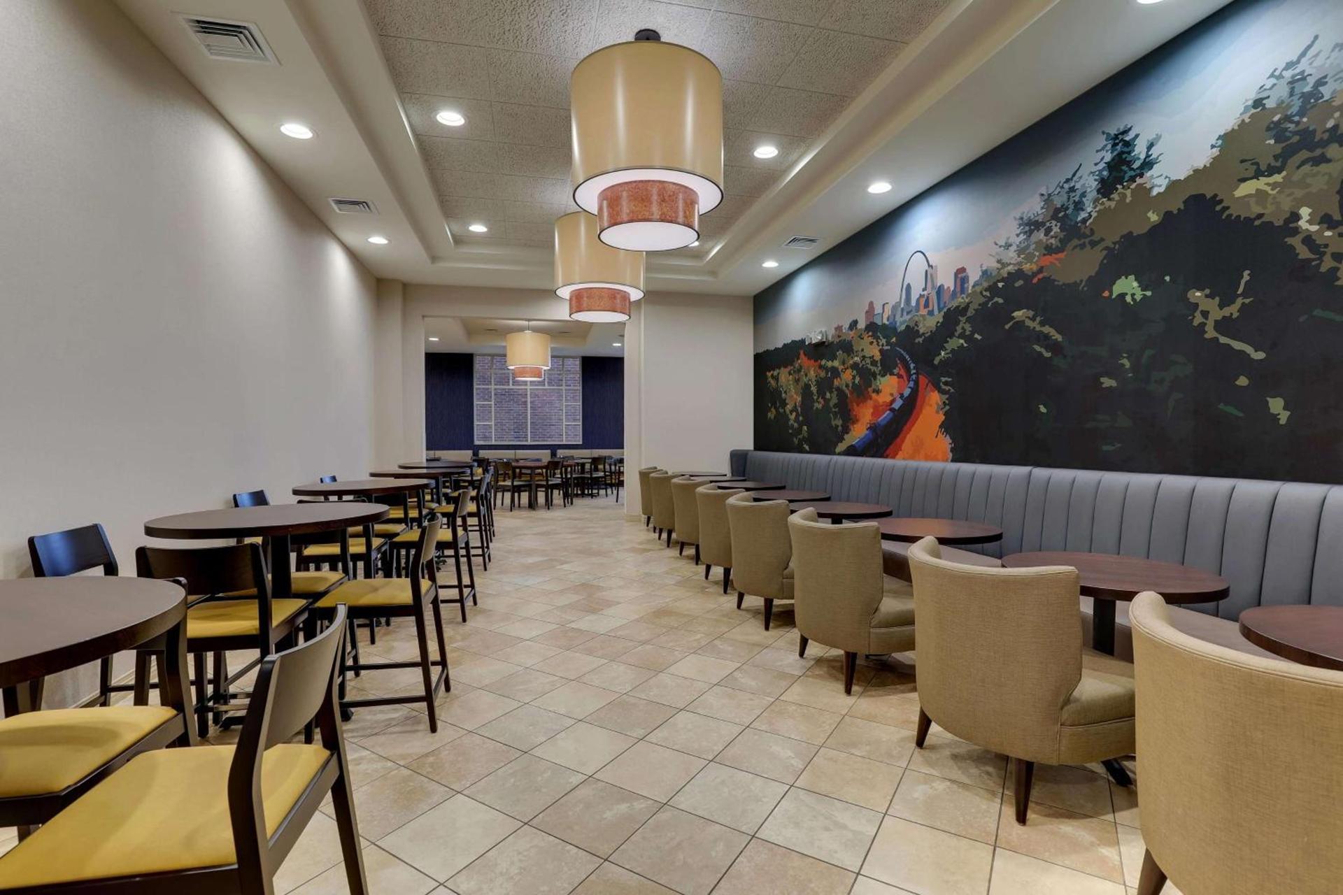 Drury Inn & Suites St. Louis Arnold photo 10