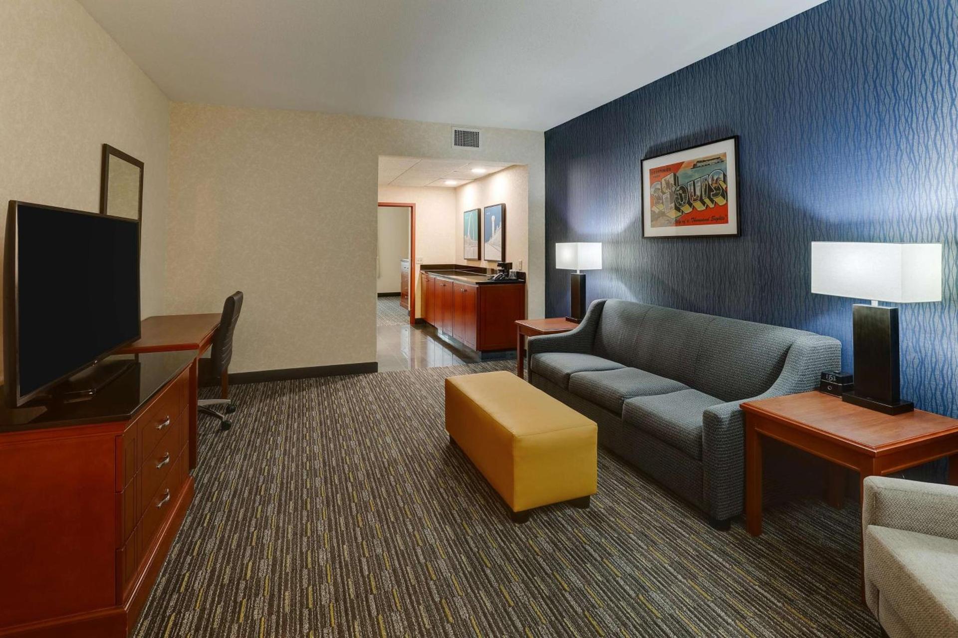 Drury Inn & Suites St. Louis Arnold photo 11