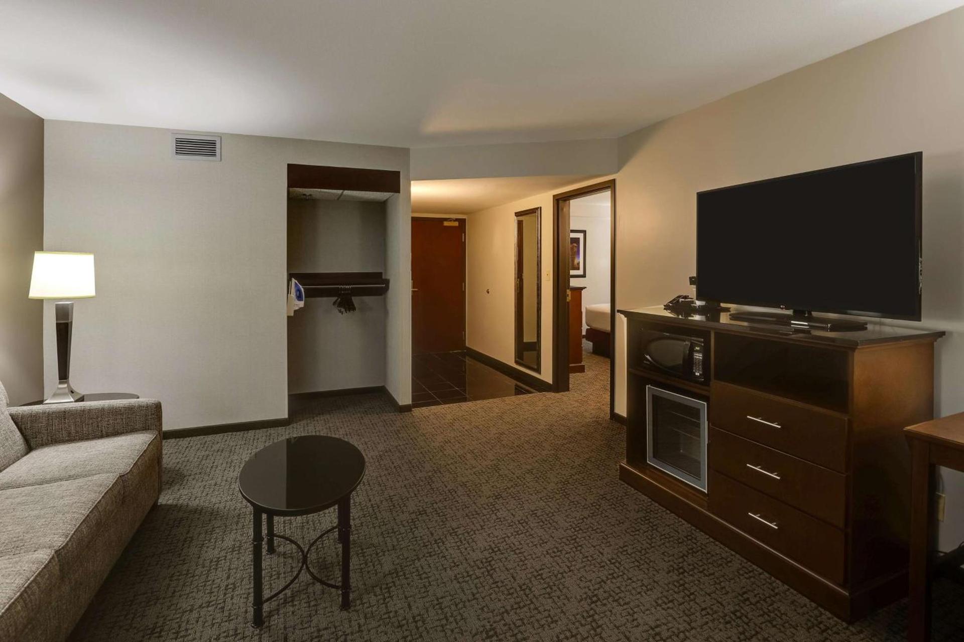 Drury Inn & Suites Columbus Dublin photo 8