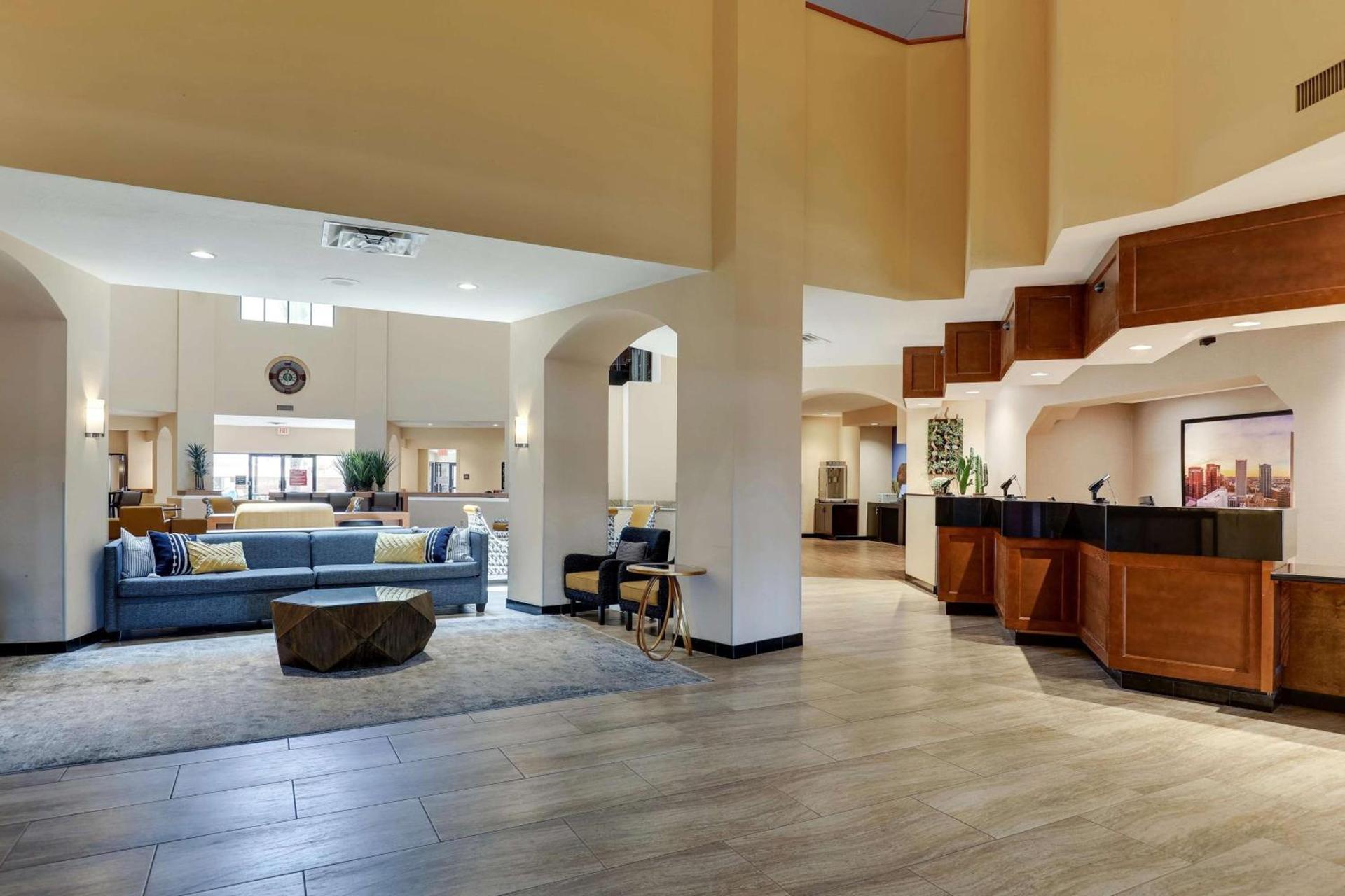 Drury Inn & Suites Phoenix Airport photo 4