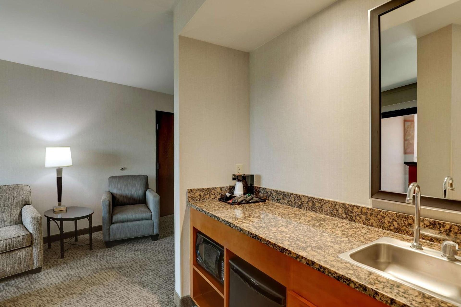 Drury Inn & Suites Phoenix Airport photo 12