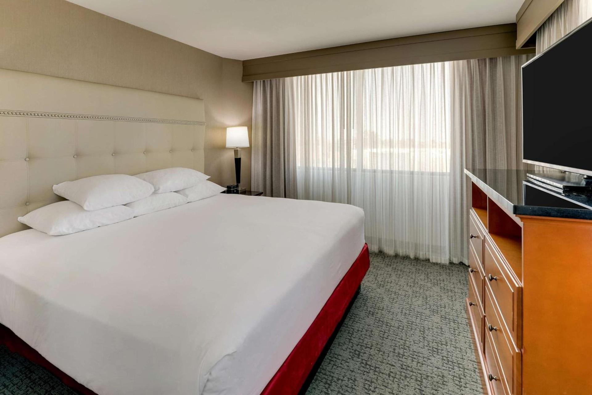 Drury Inn & Suites Phoenix Airport photo 13