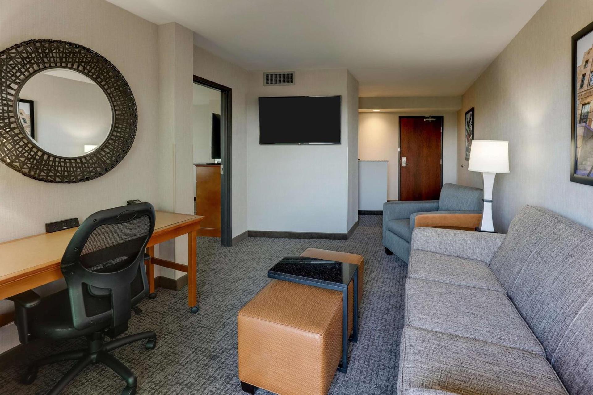 Drury Inn & Suites Phoenix Airport photo 15