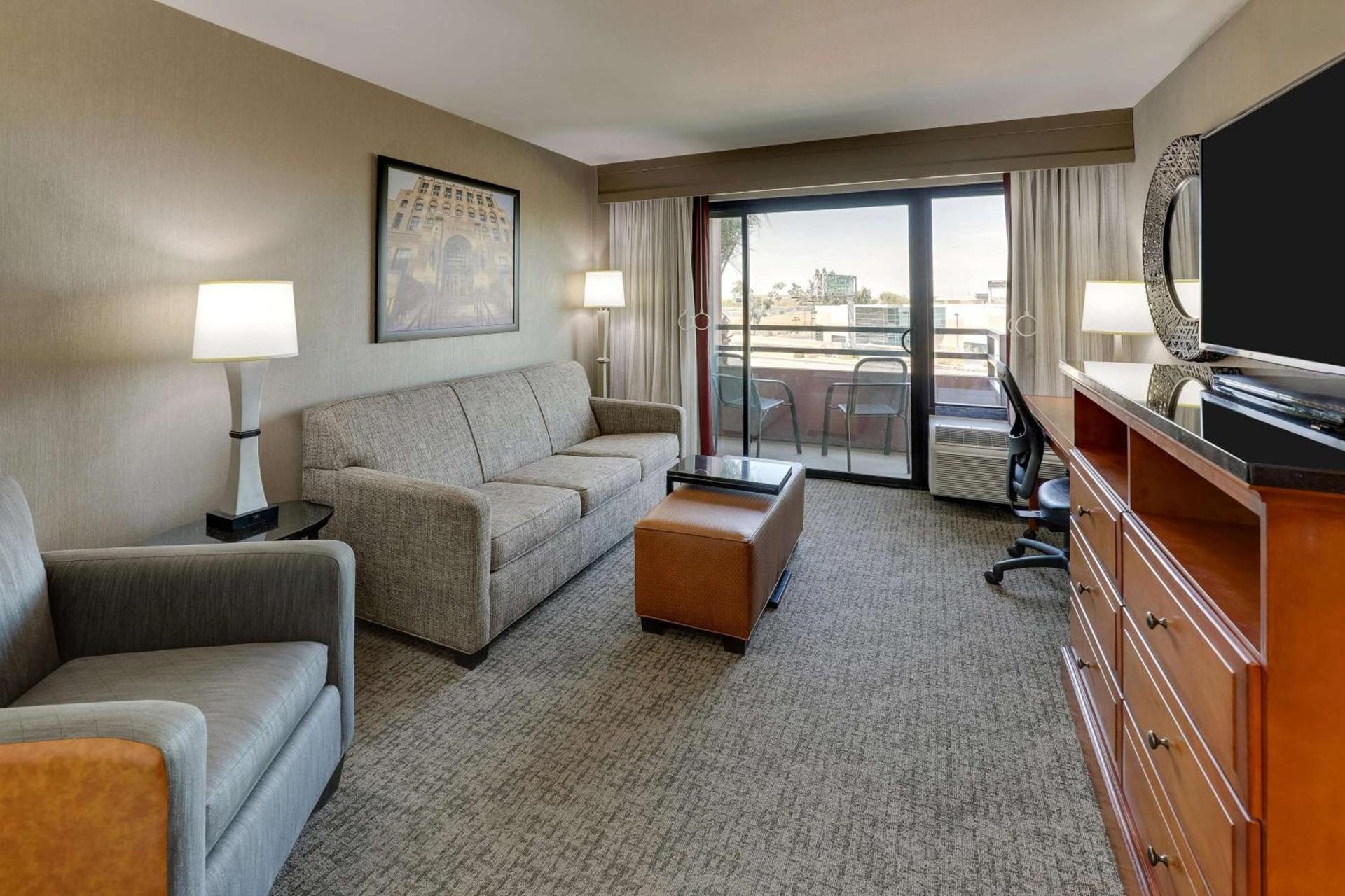 Drury Inn & Suites Phoenix Airport photo 18