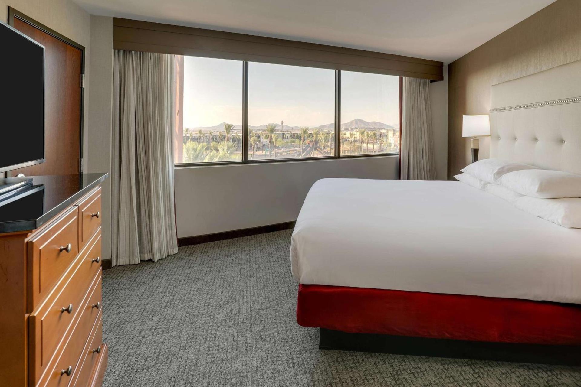 Drury Inn & Suites Phoenix Airport photo 16