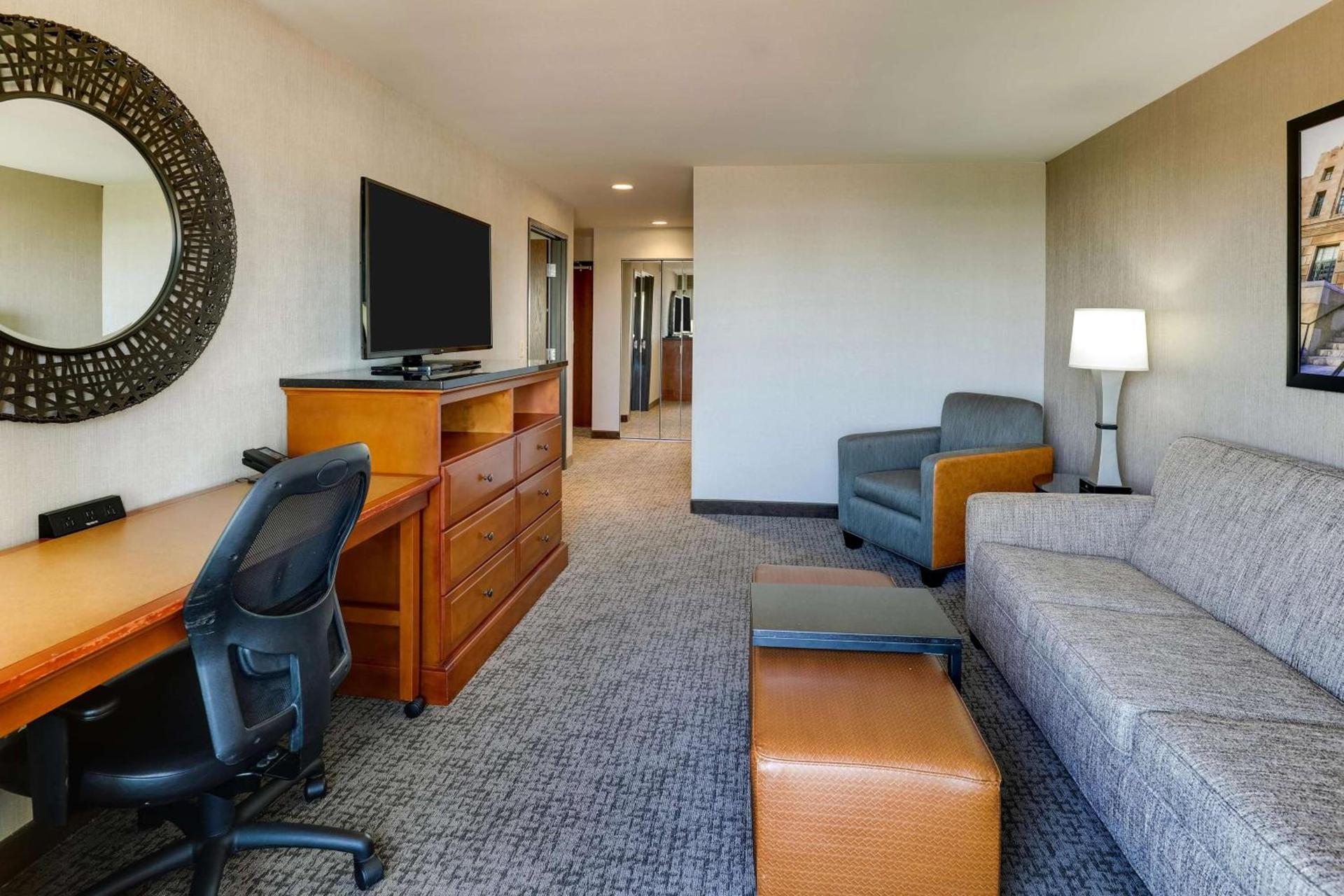 Drury Inn & Suites Phoenix Airport photo 19
