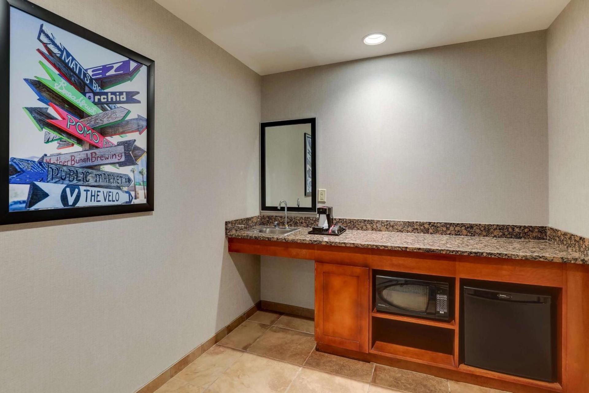 Drury Inn & Suites Phoenix Airport photo 21