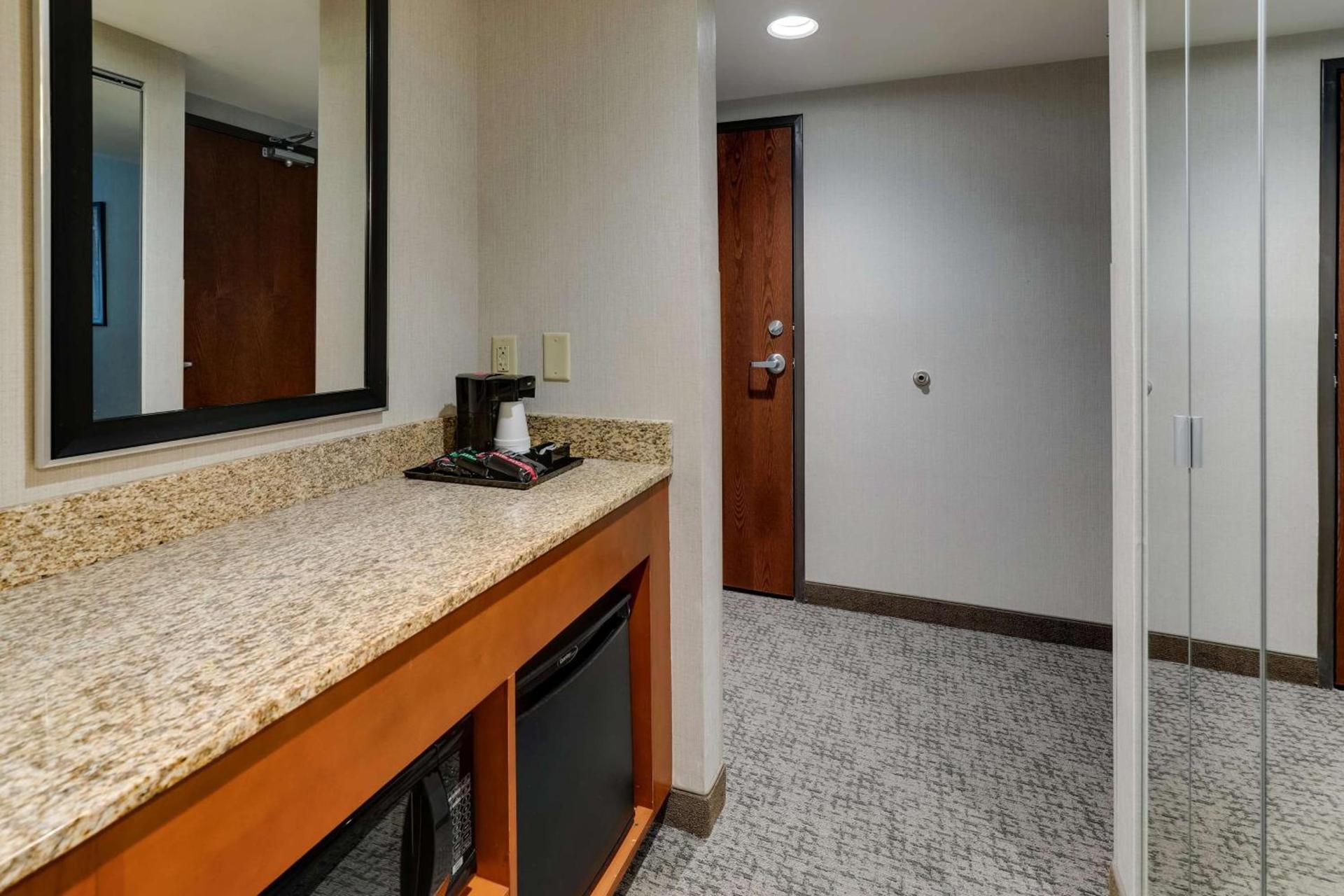 Drury Inn & Suites Phoenix Airport photo 37