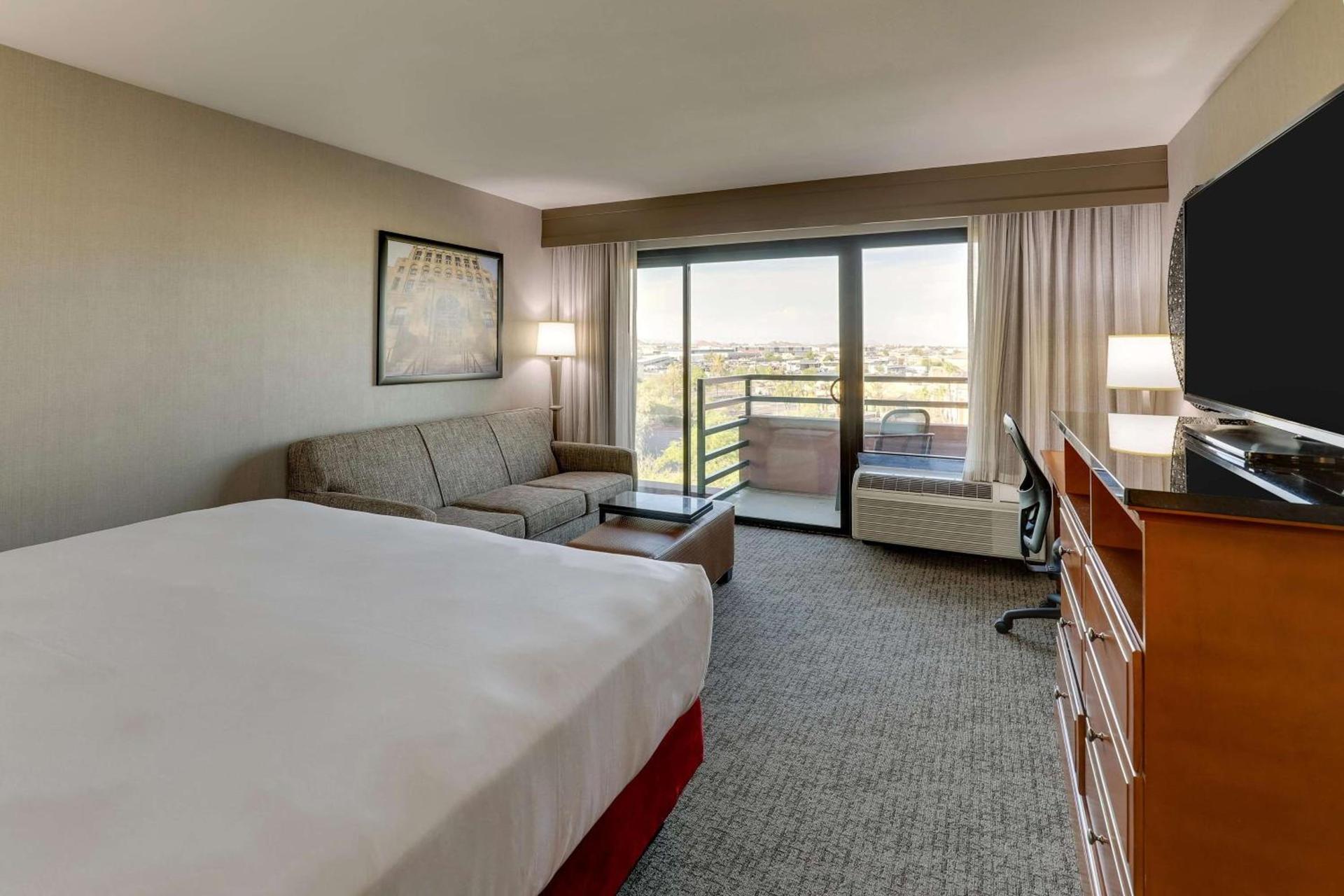Drury Inn & Suites Phoenix Airport photo 39