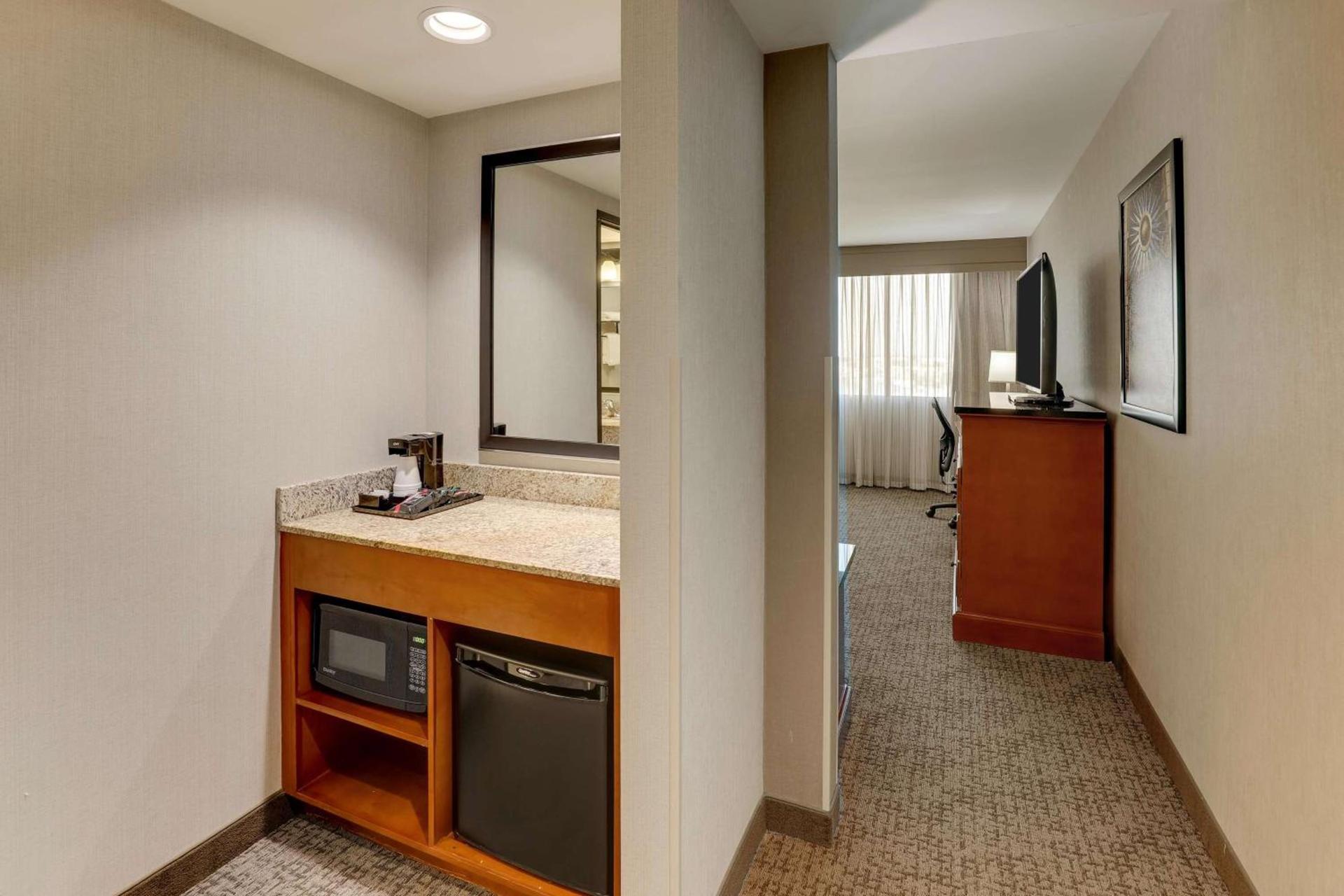 Drury Inn & Suites Phoenix Airport photo 45