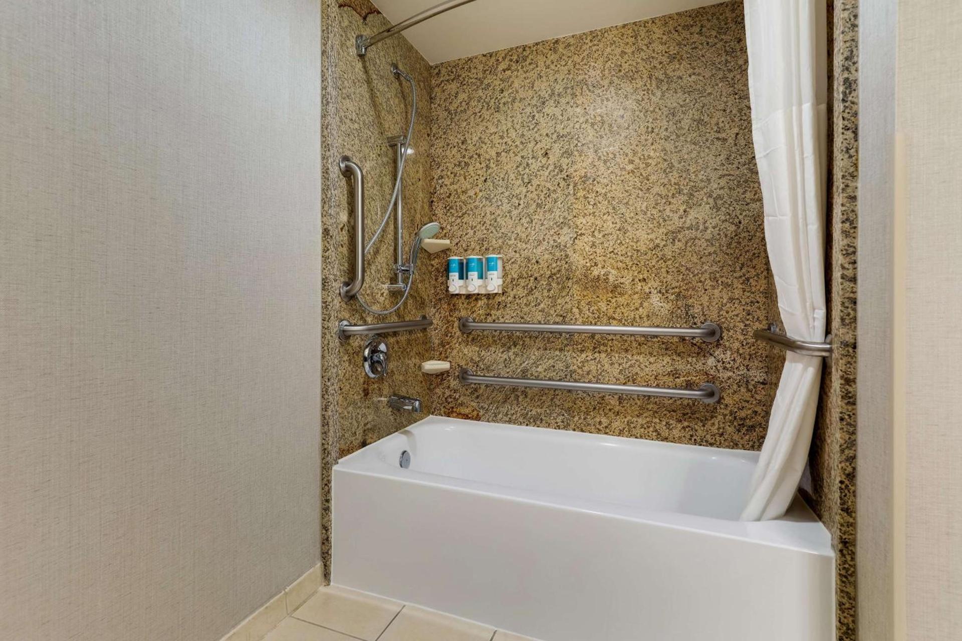 Drury Inn & Suites Phoenix Airport photo 54