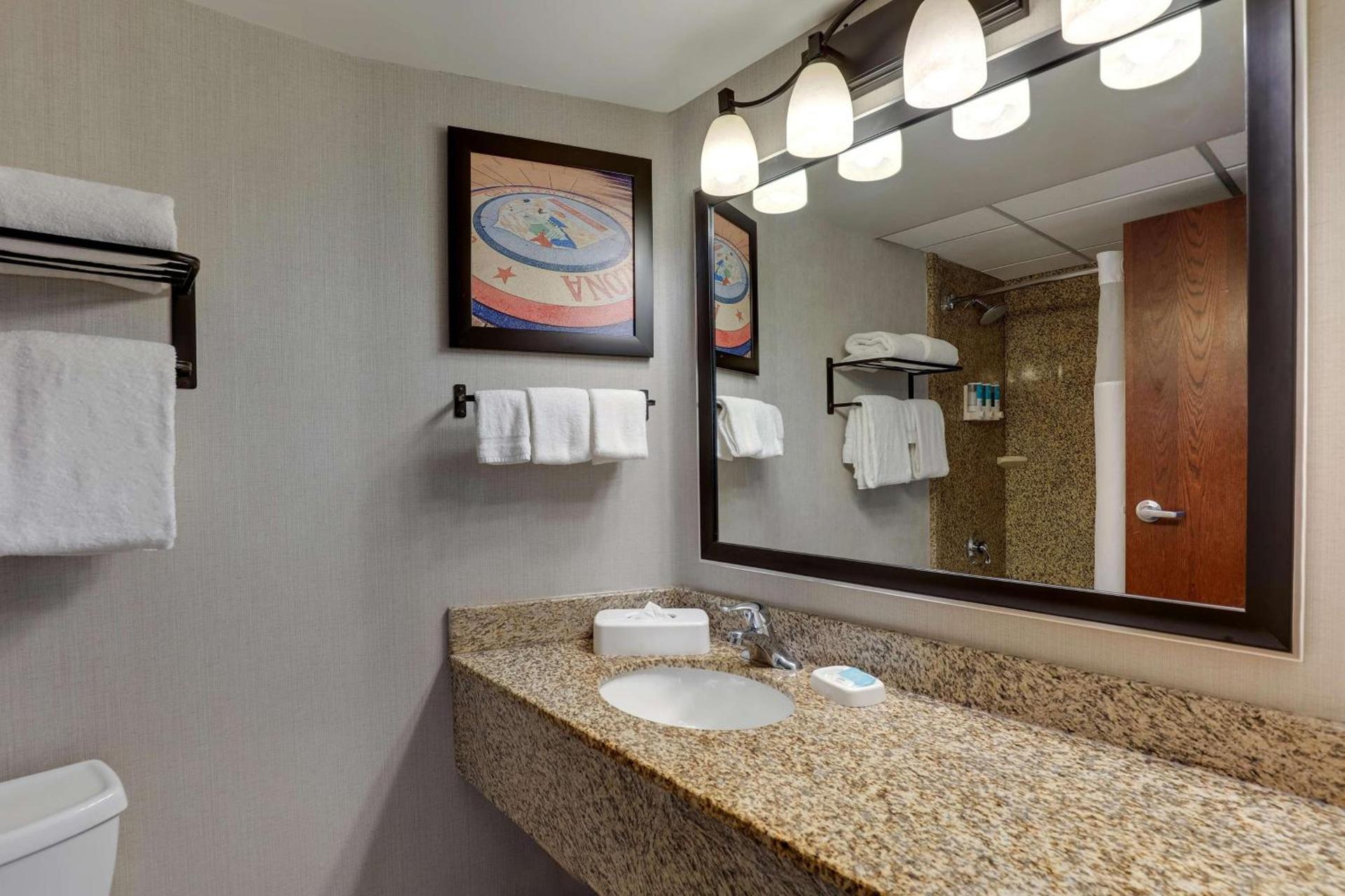 Drury Inn & Suites Phoenix Airport photo 56