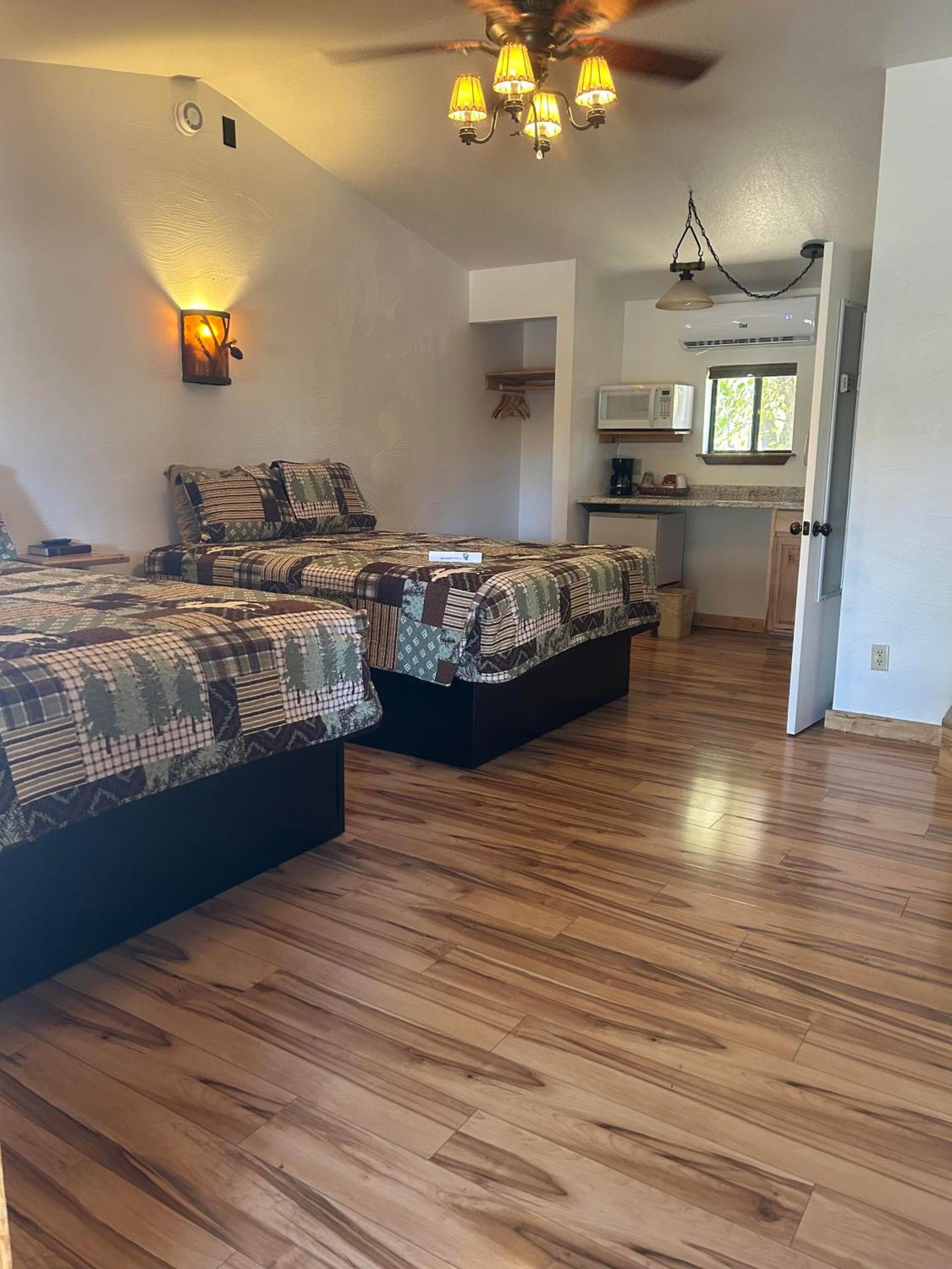 Nine Pines Motel photo 19