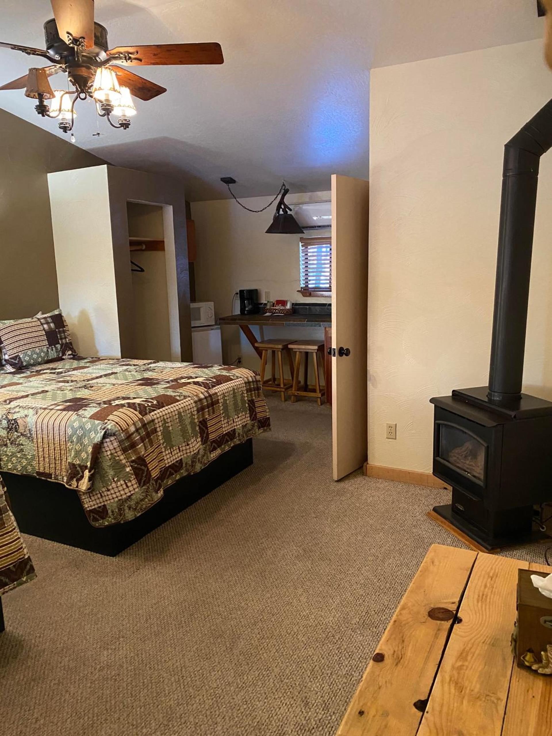 Nine Pines Motel photo 20