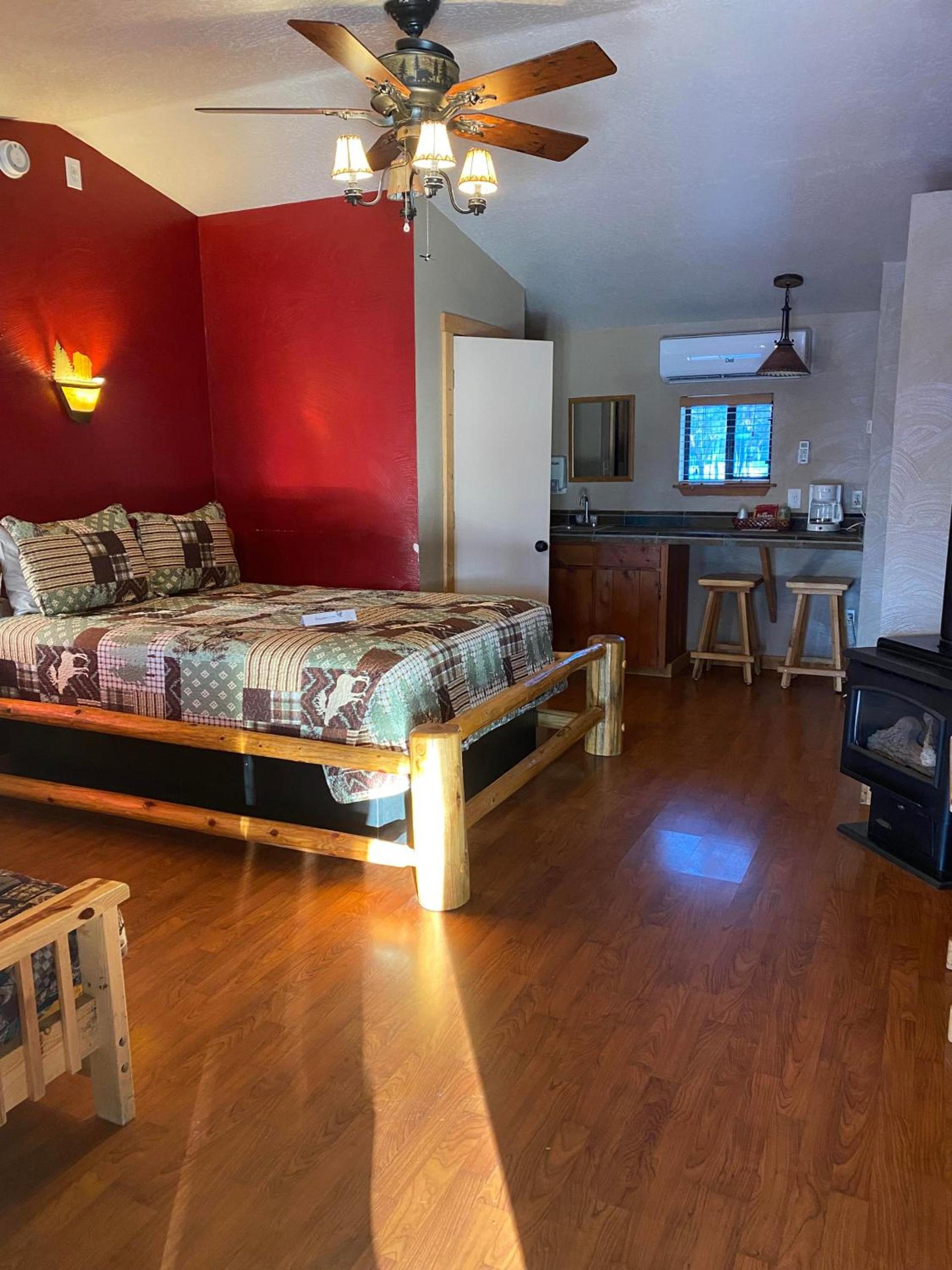 Nine Pines Motel photo 21