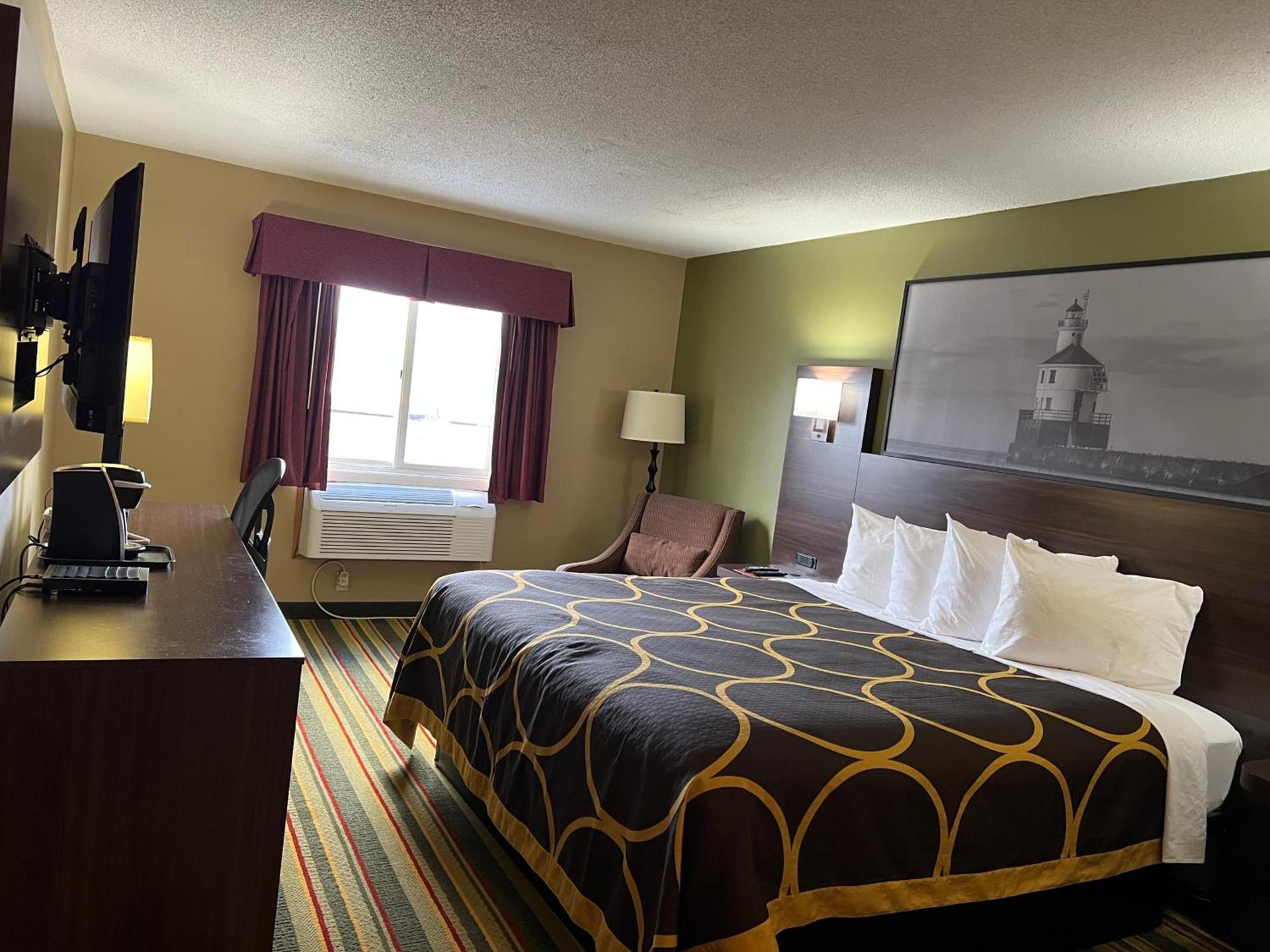 Super 8 by Wyndham Superior WI photo 22