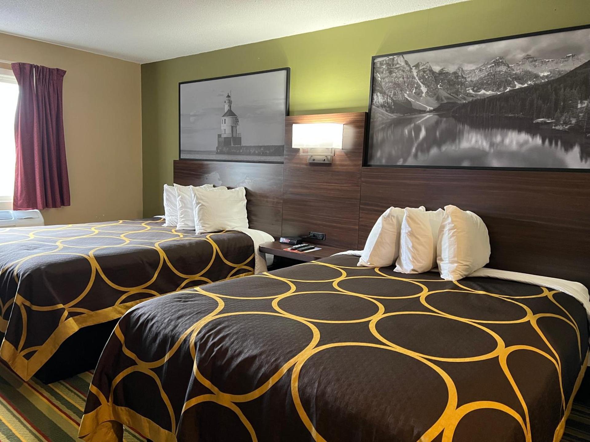Super 8 by Wyndham Superior WI photo 23