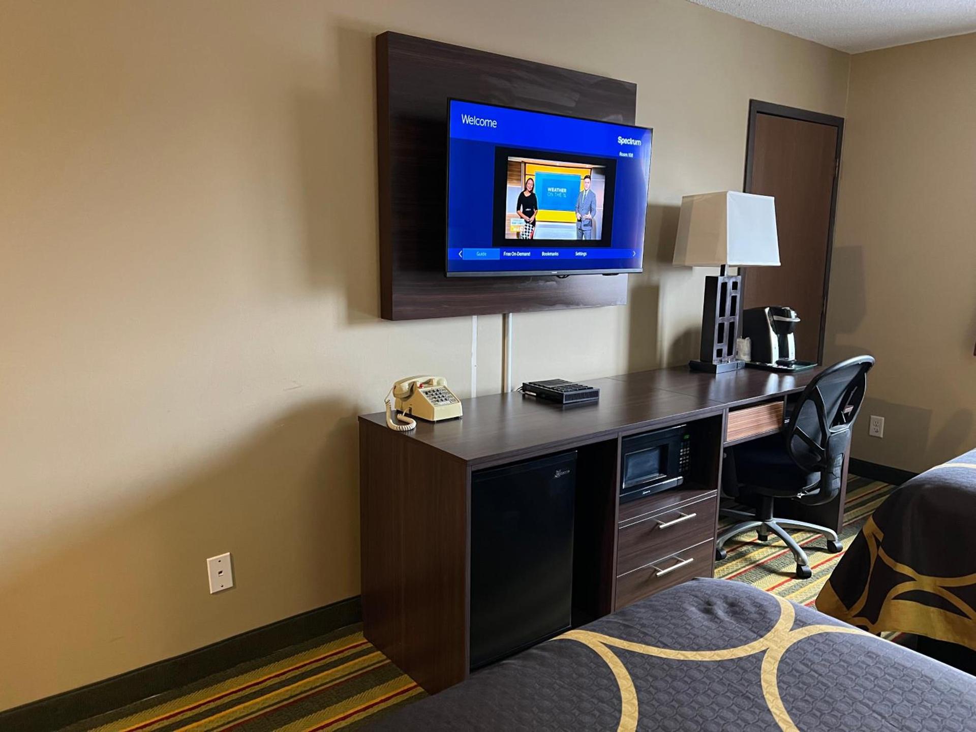 Super 8 by Wyndham Superior WI photo 21