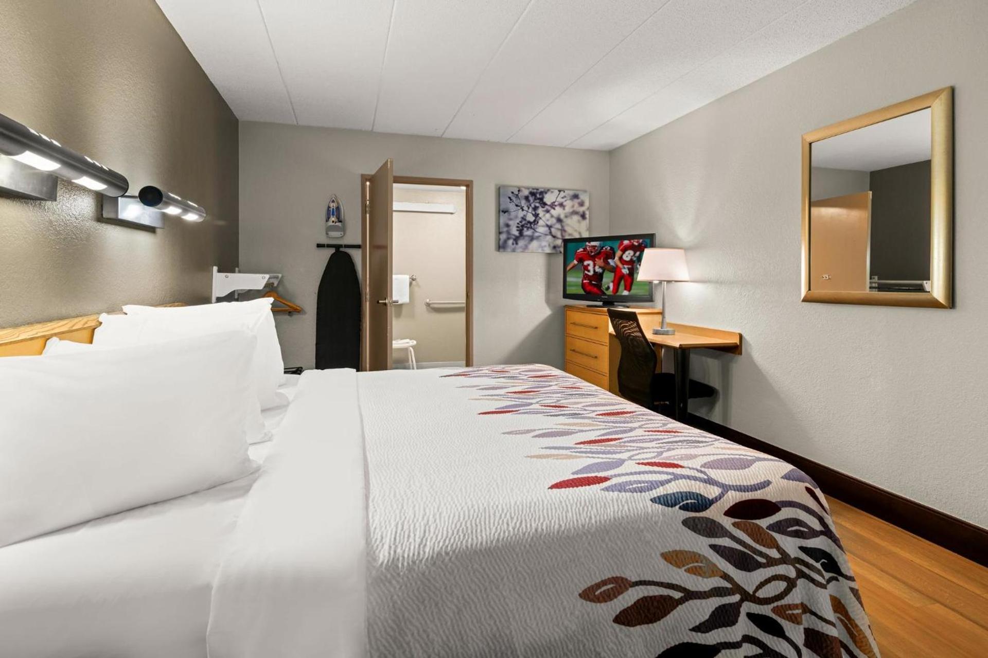 Red Roof Inn Salem photo 27