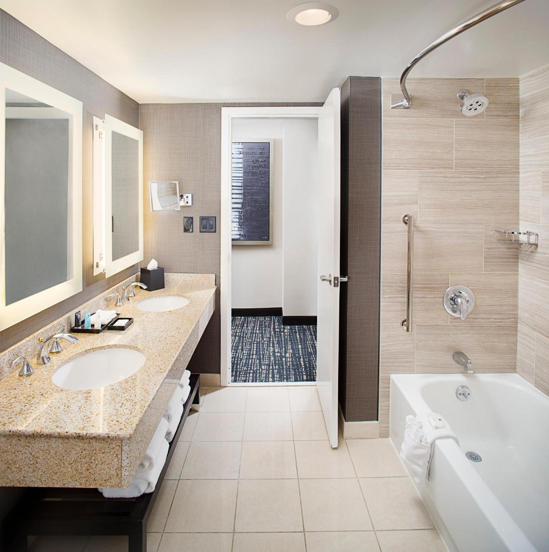 Crowne Plaza Annapolis by IHG photo 62