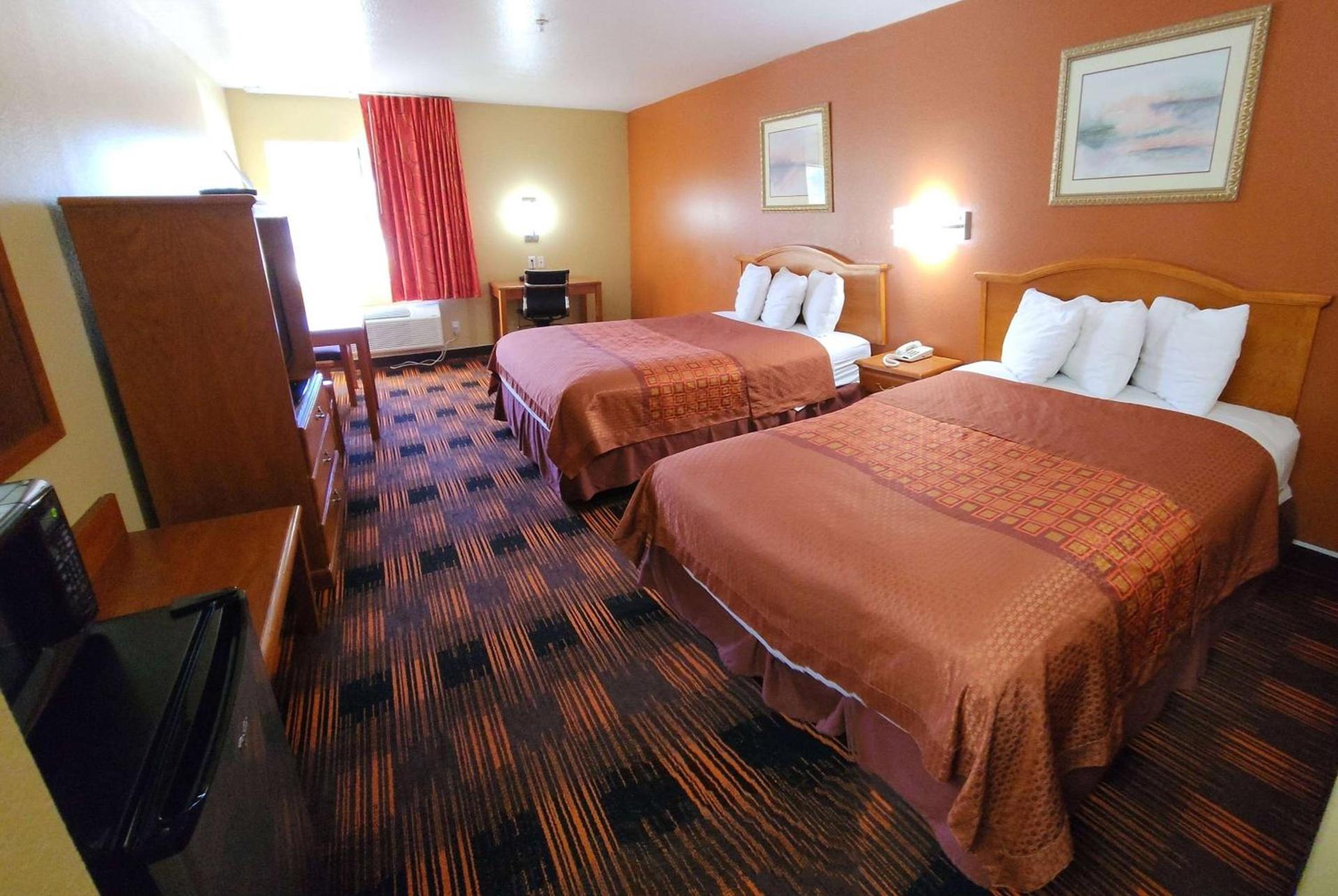 Days Inn by Wyndham Lumberton photo 10