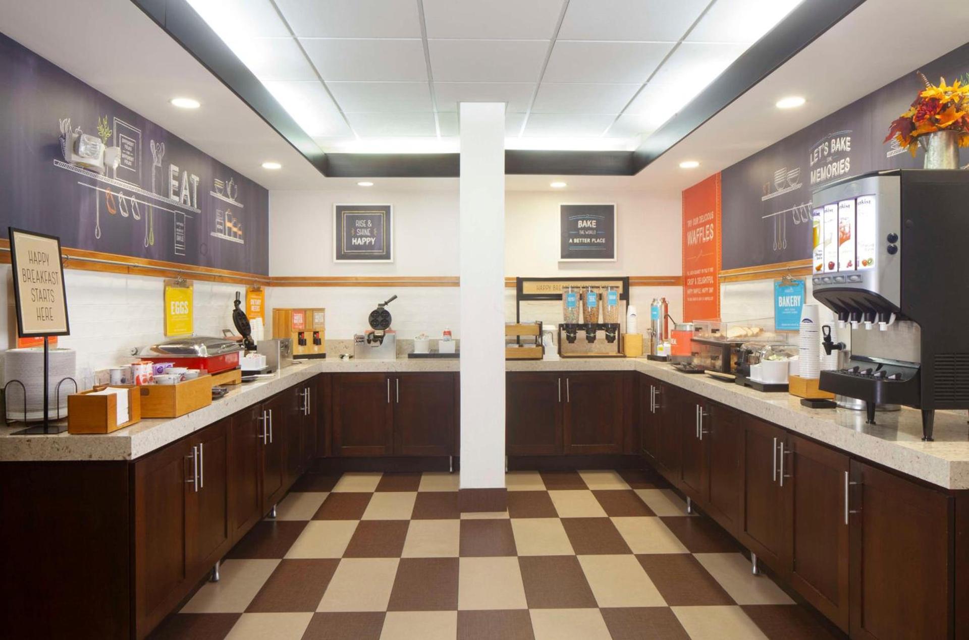 Hampton Inn Evansville photo 10