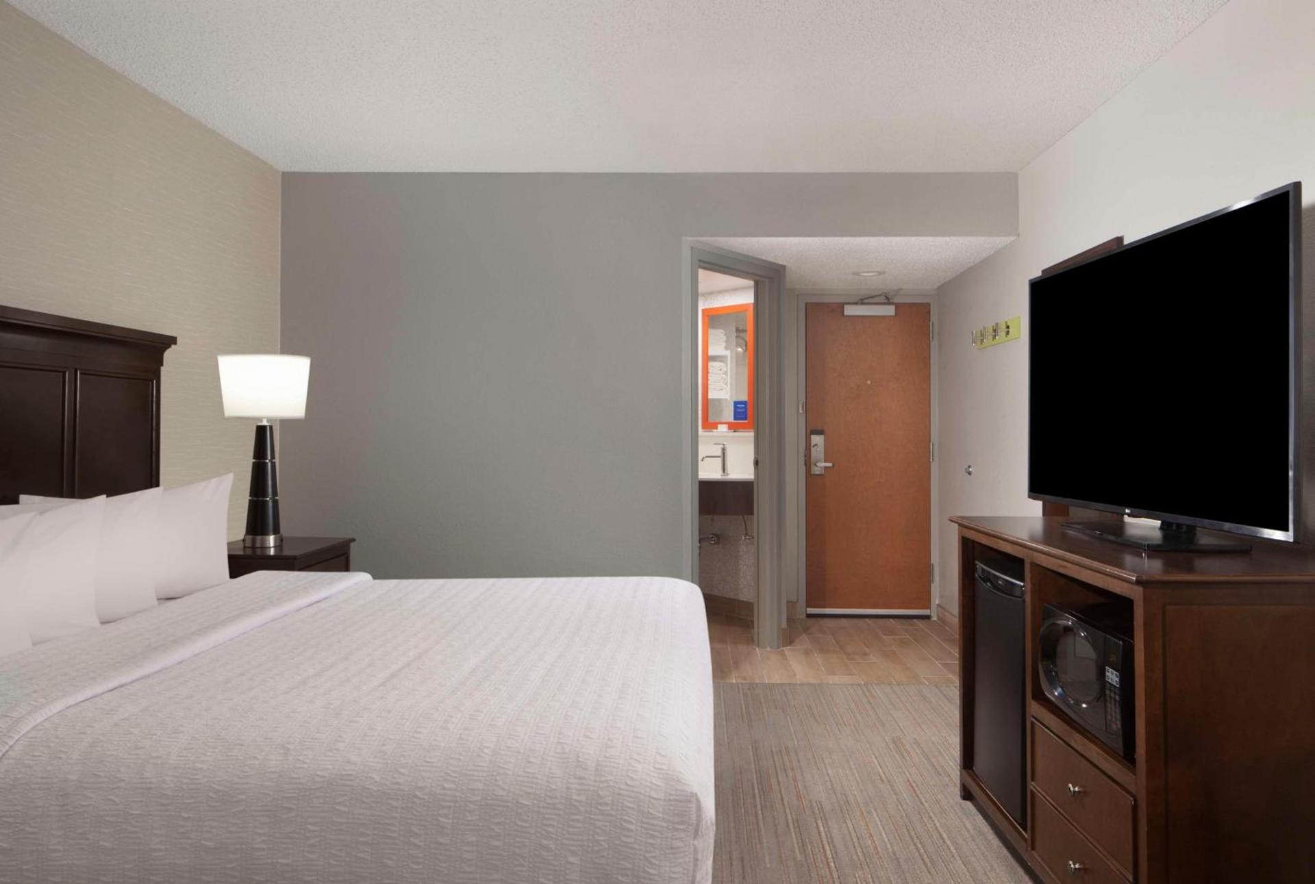 Hampton Inn Evansville photo 13
