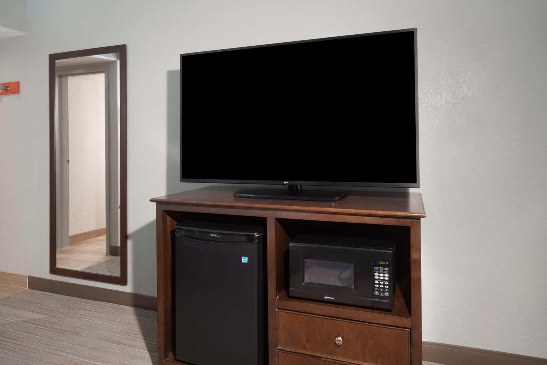 Hampton Inn Evansville photo 17