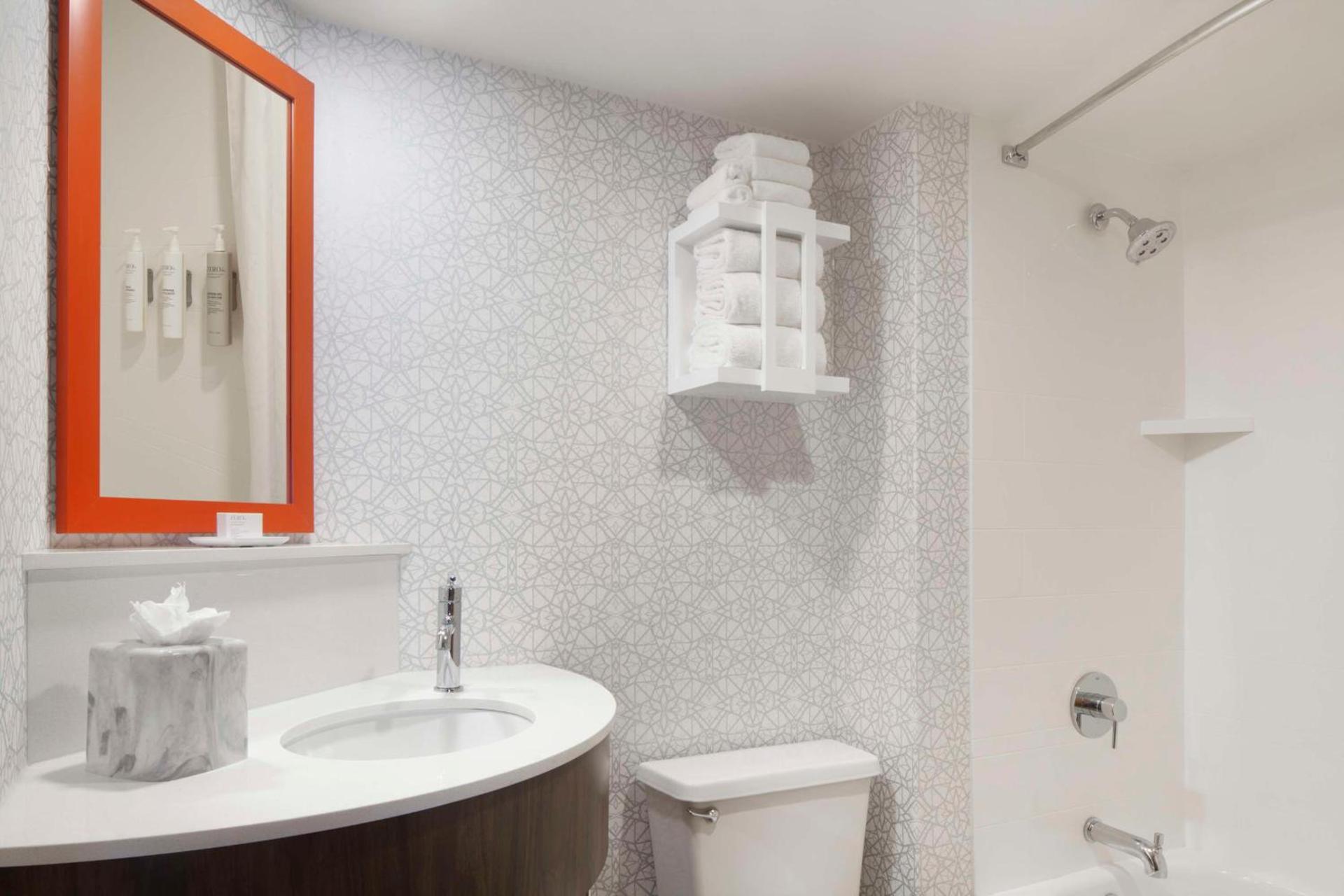 Hampton Inn Evansville photo 18