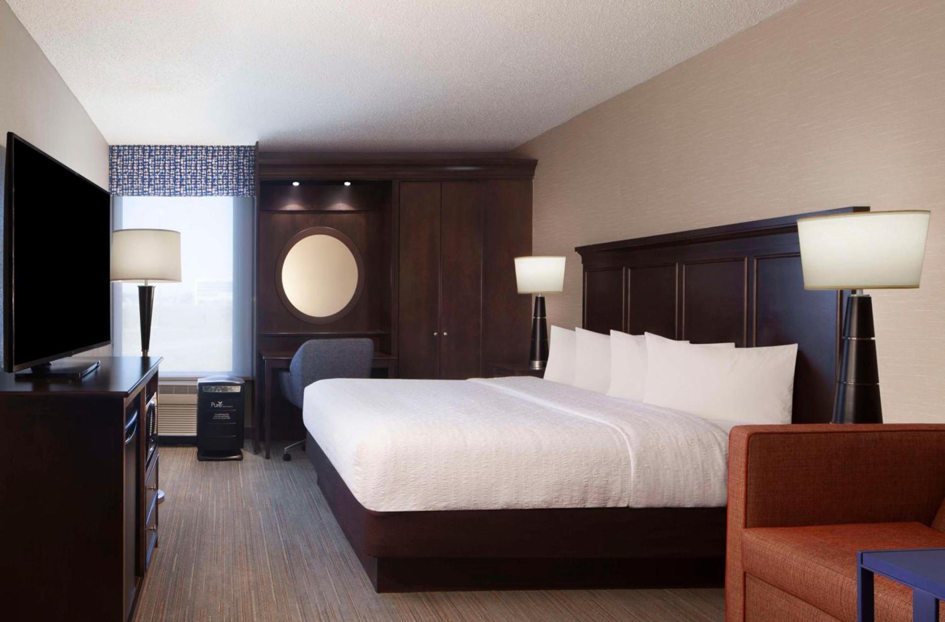 Hampton Inn Evansville photo 21