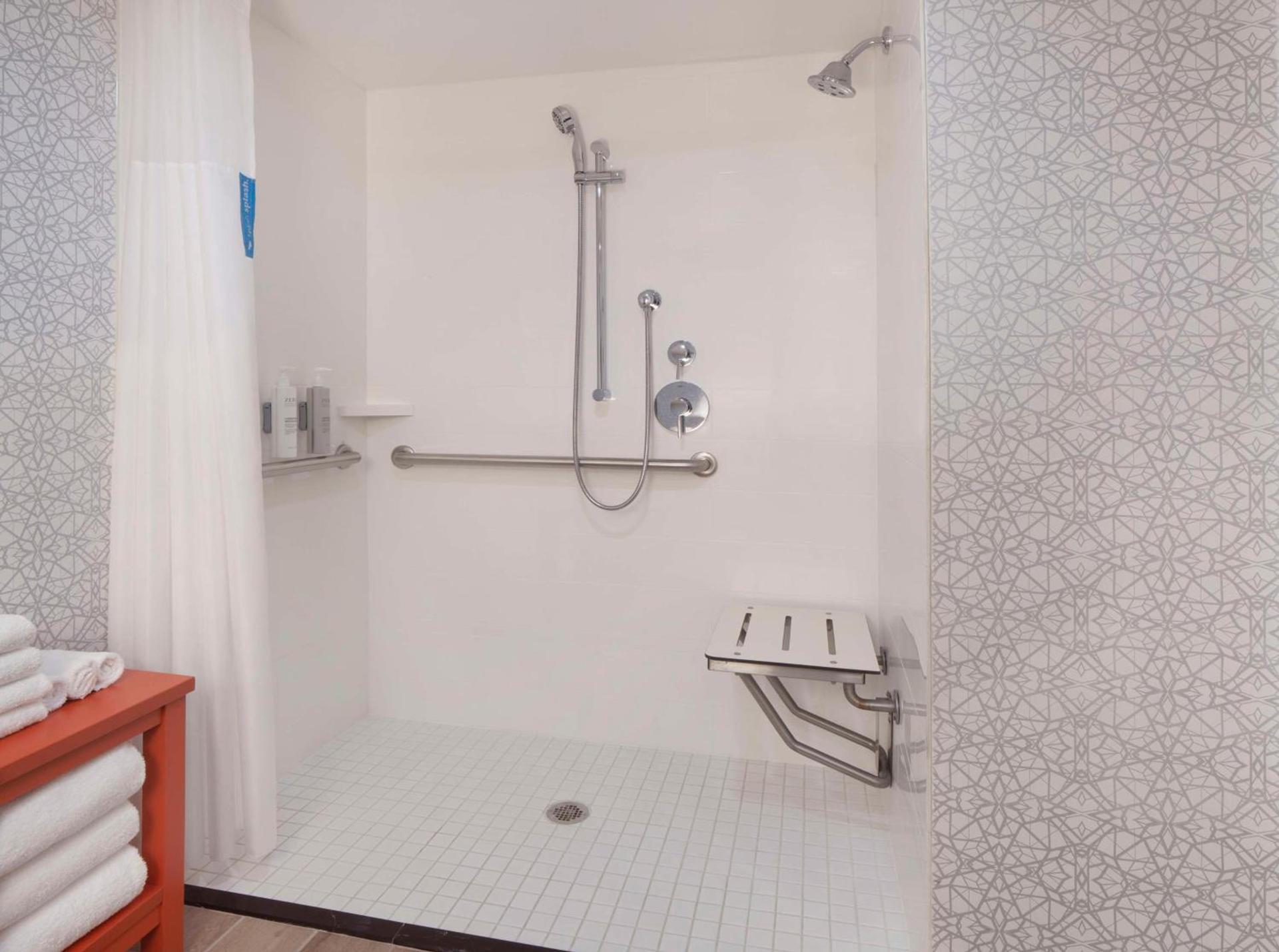 Hampton Inn Evansville photo 24