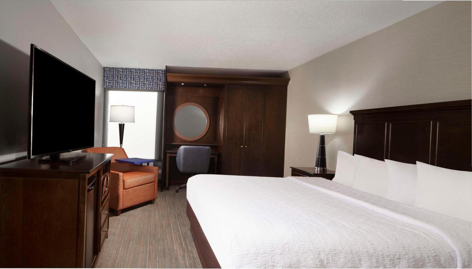 Hampton Inn Evansville photo 25