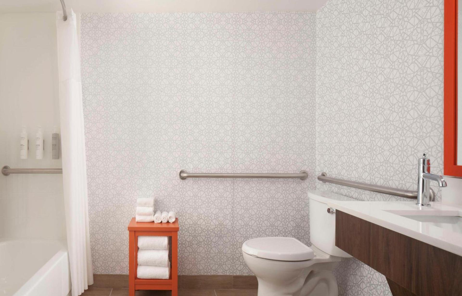 Hampton Inn Evansville photo 27