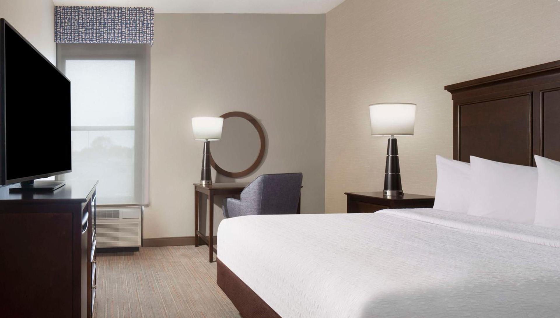 Hampton Inn Evansville photo 28