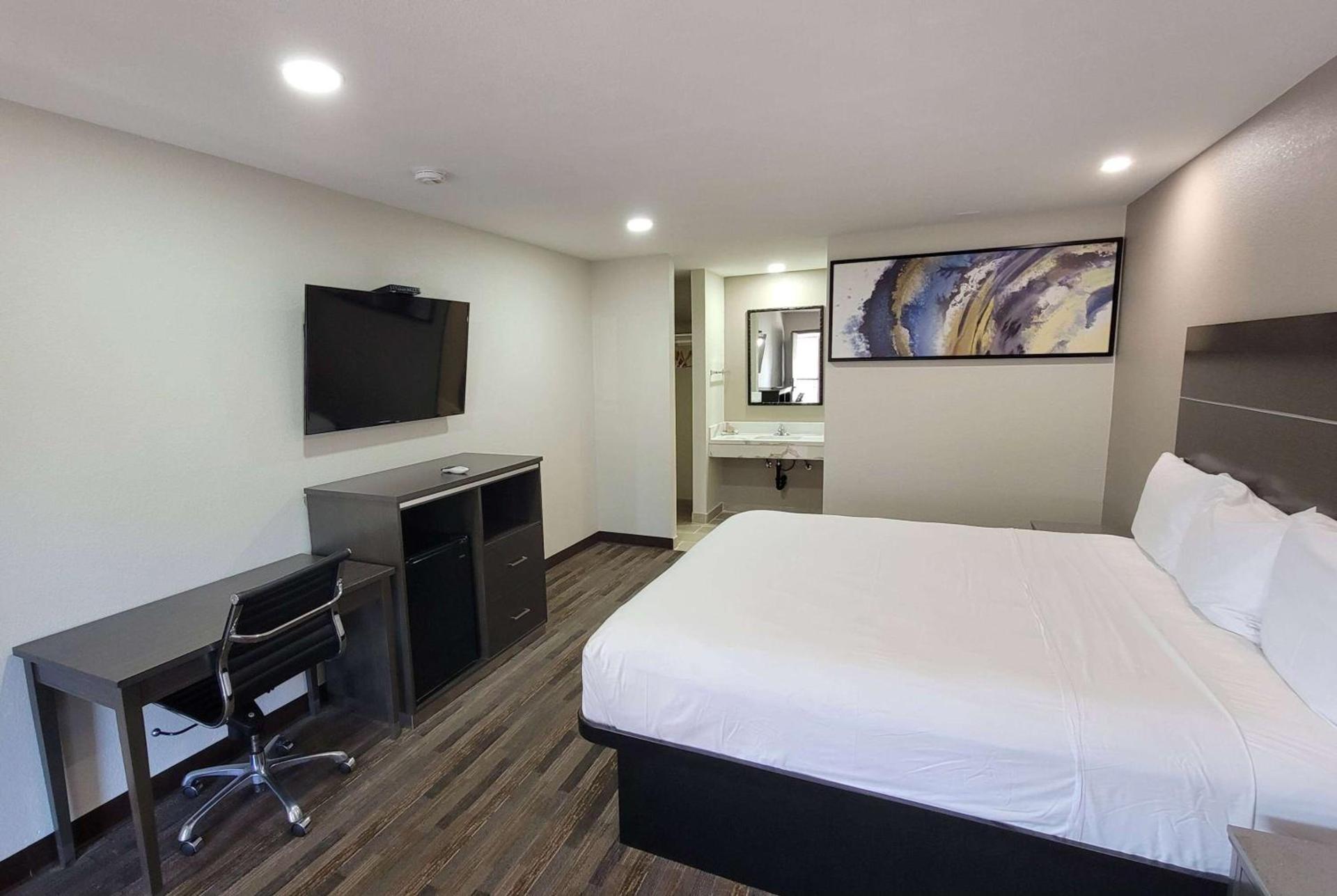 Travelodge by Wyndham Buena Park photo 3