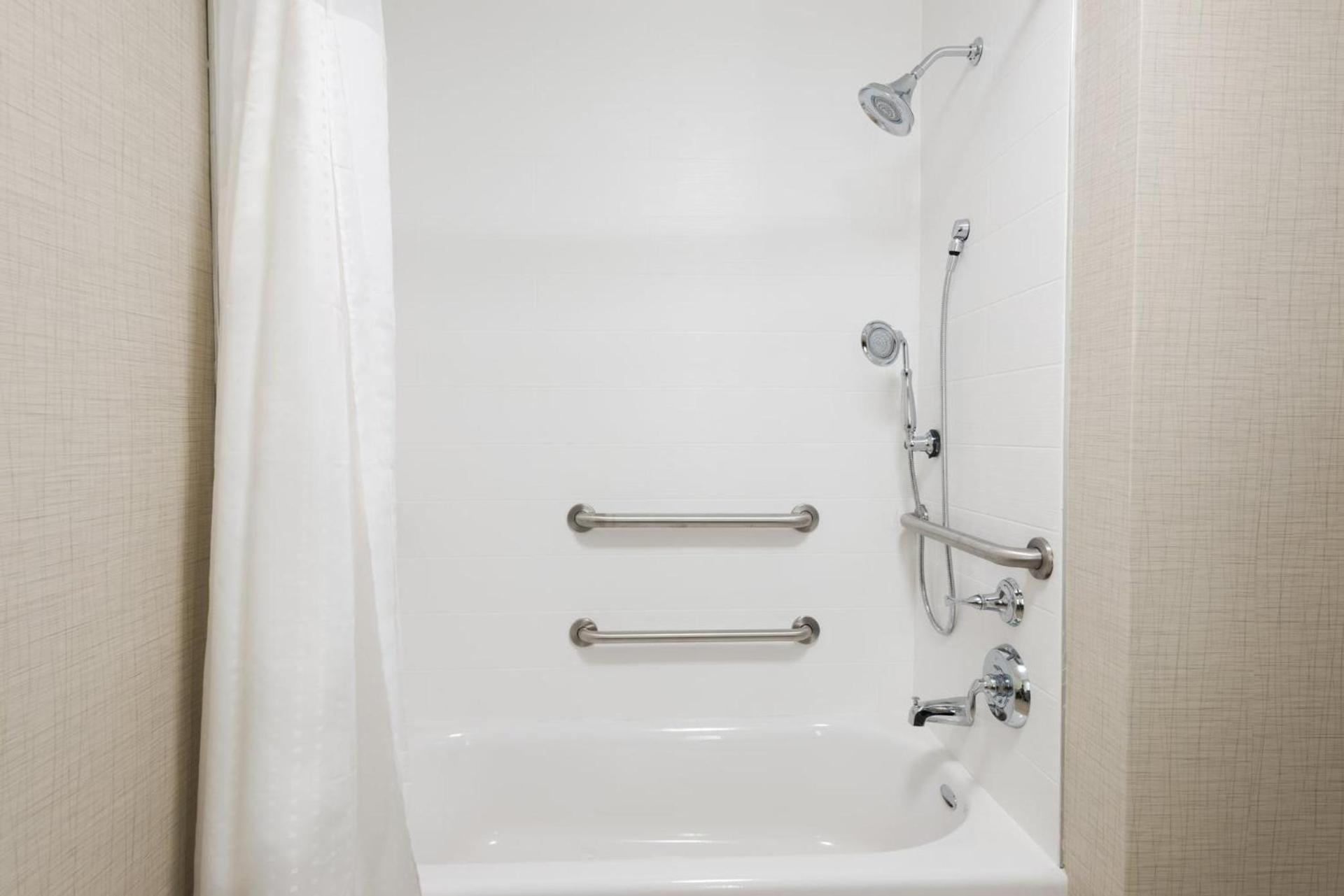 Holiday Inn Express & Suites - Columbus Airport East by IHG photo 27