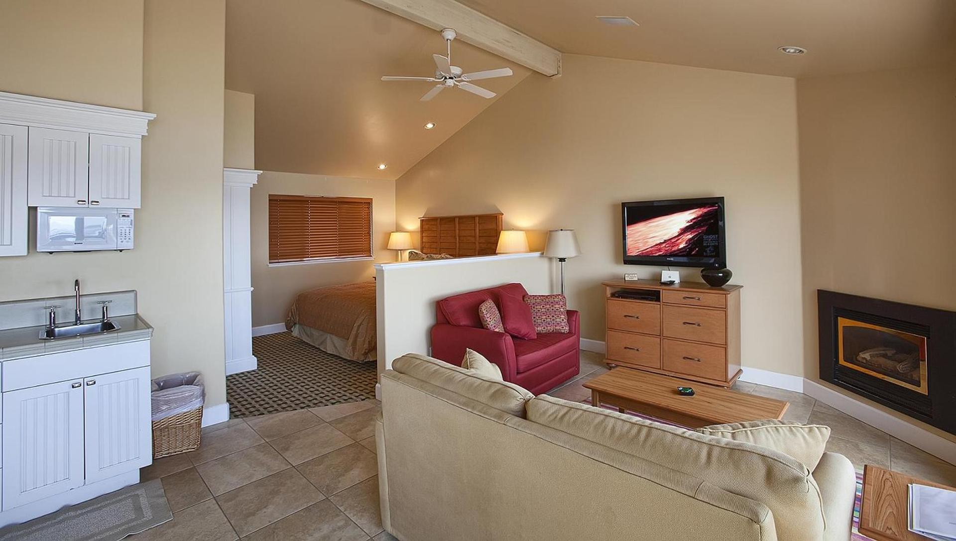 Sea & Sand Inn photo 32