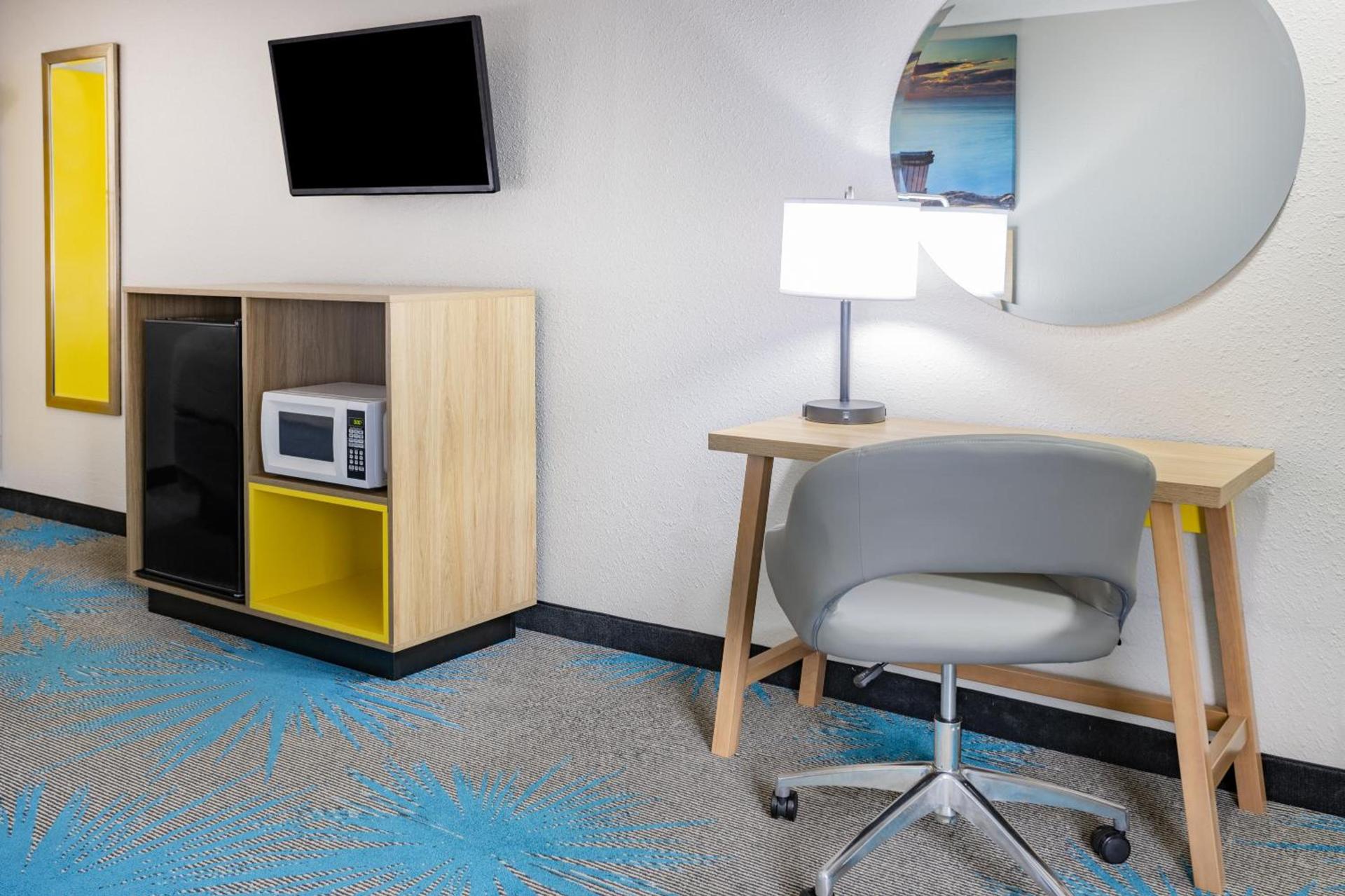 Days Inn by Wyndham Barnwell photo 44