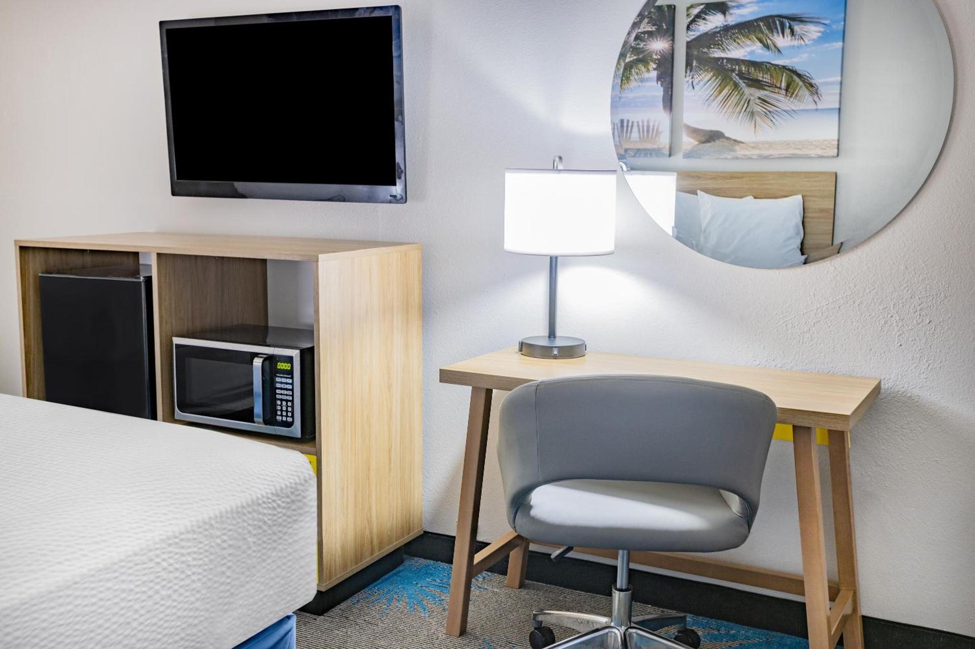 Days Inn by Wyndham Barnwell photo 41