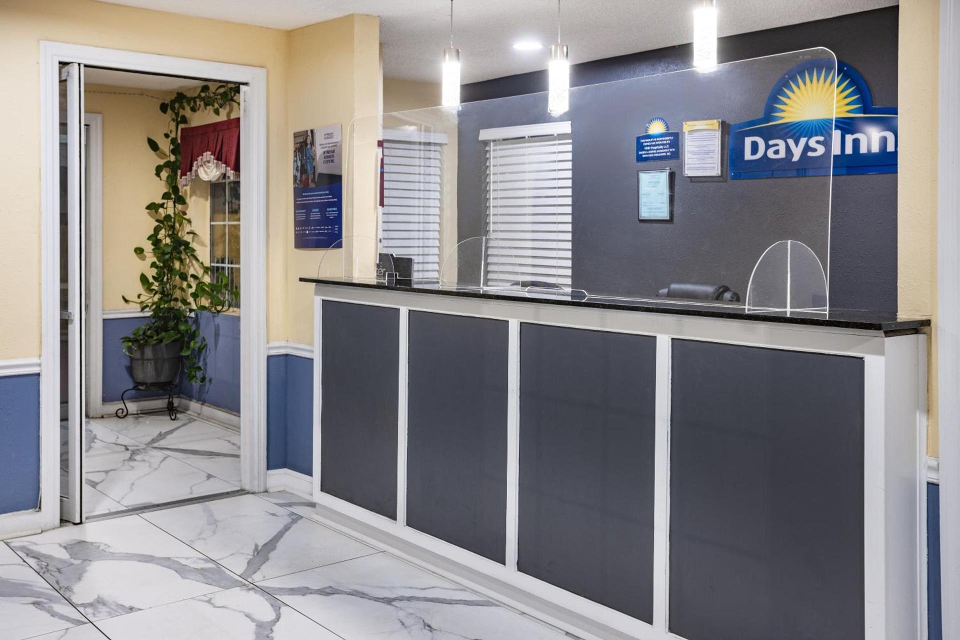 Days Inn by Wyndham Barnwell photo 55