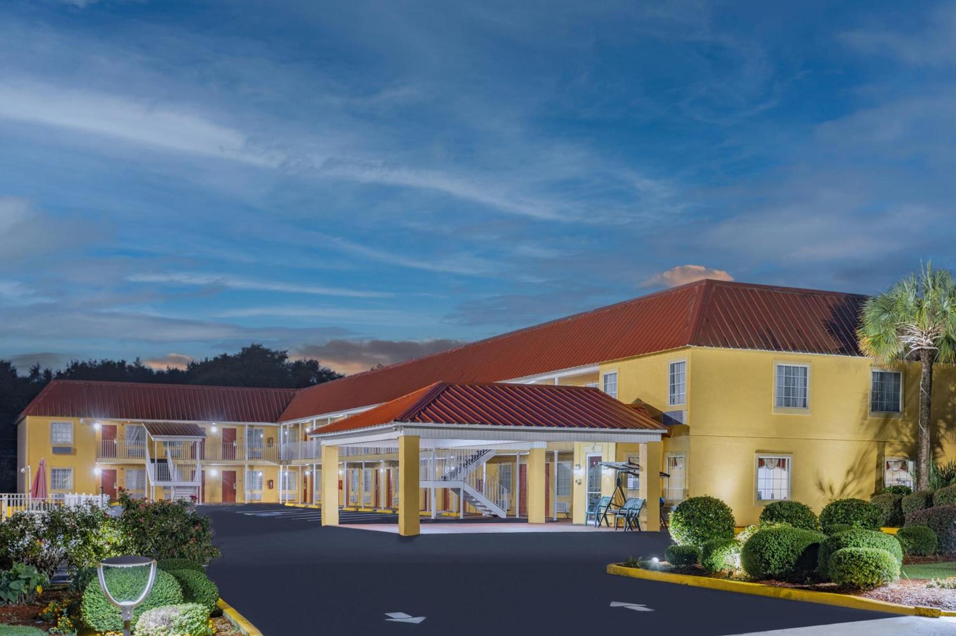 Days Inn by Wyndham Barnwell photo 59