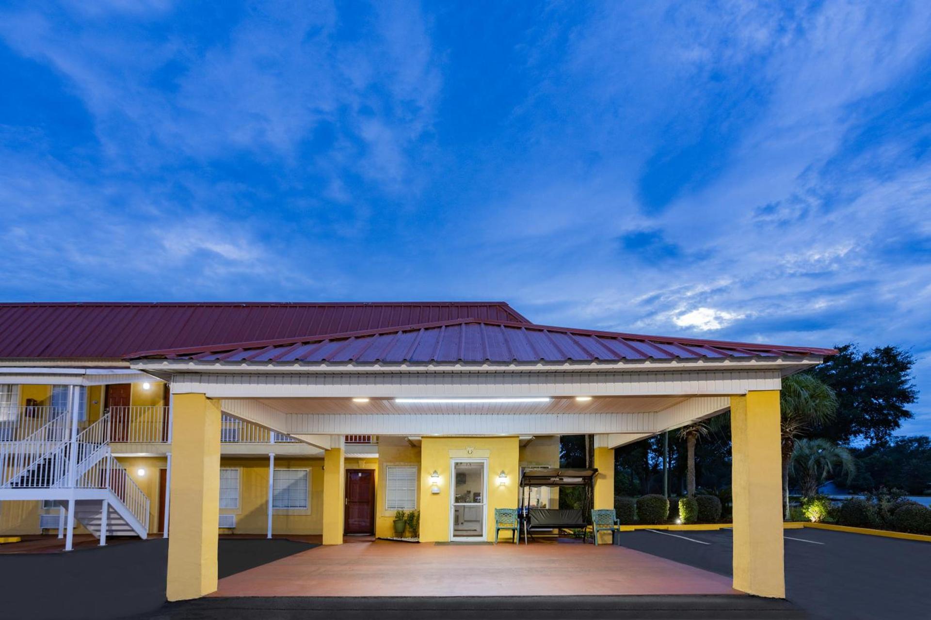 Days Inn by Wyndham Barnwell photo 58