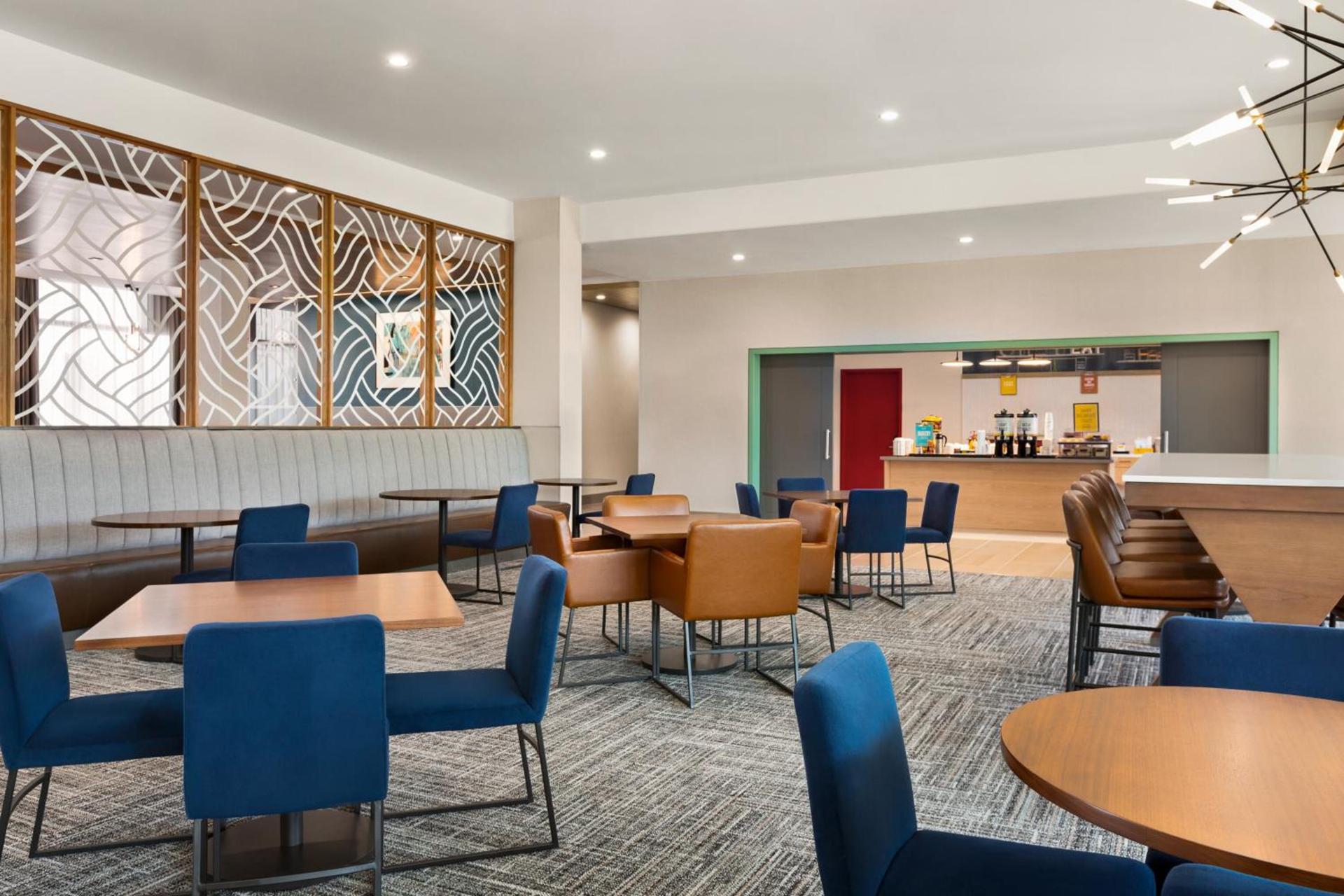 Hampton Inn & Suites San Mateo-San Francisco Airport photo 20