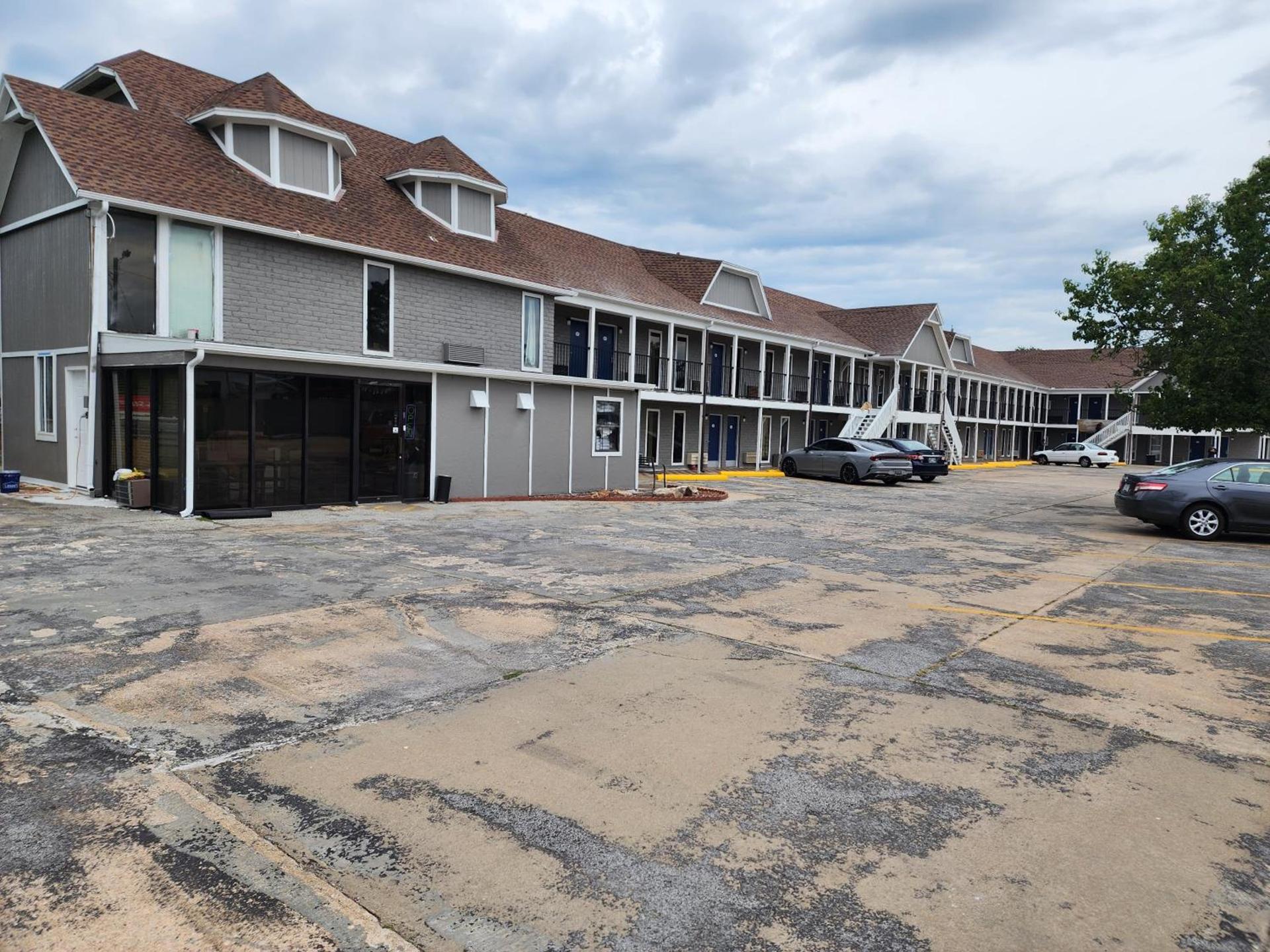 Rodeway Inn photo 1