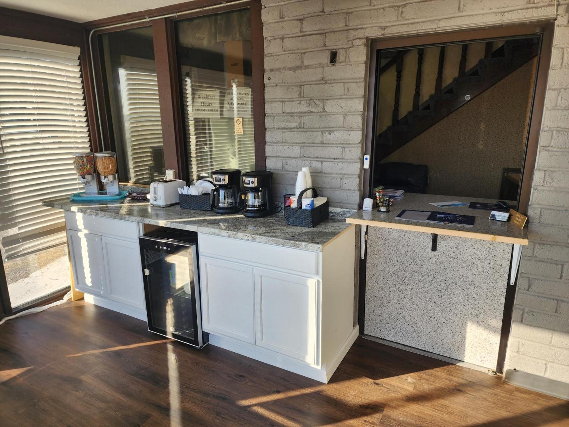 Rodeway Inn photo 7