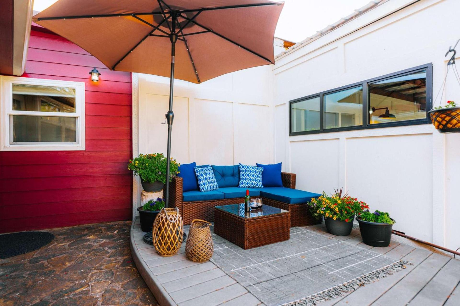 Swank House- Downtown Suite-Pet Friendly photo 10