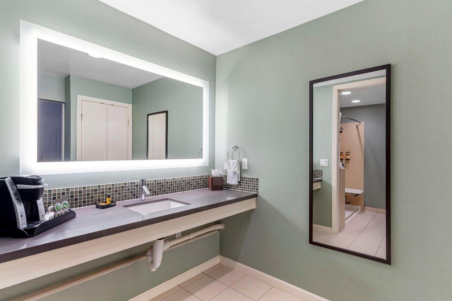 Best Western Plus Riviera photo 31