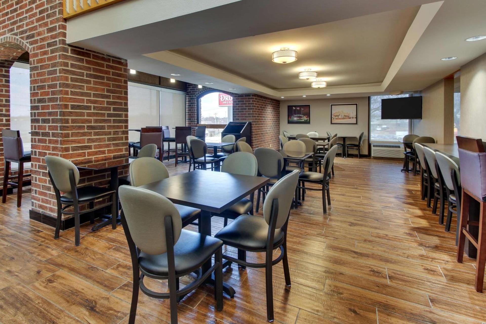 Drury Inn & Suites Poplar Bluff photo 8