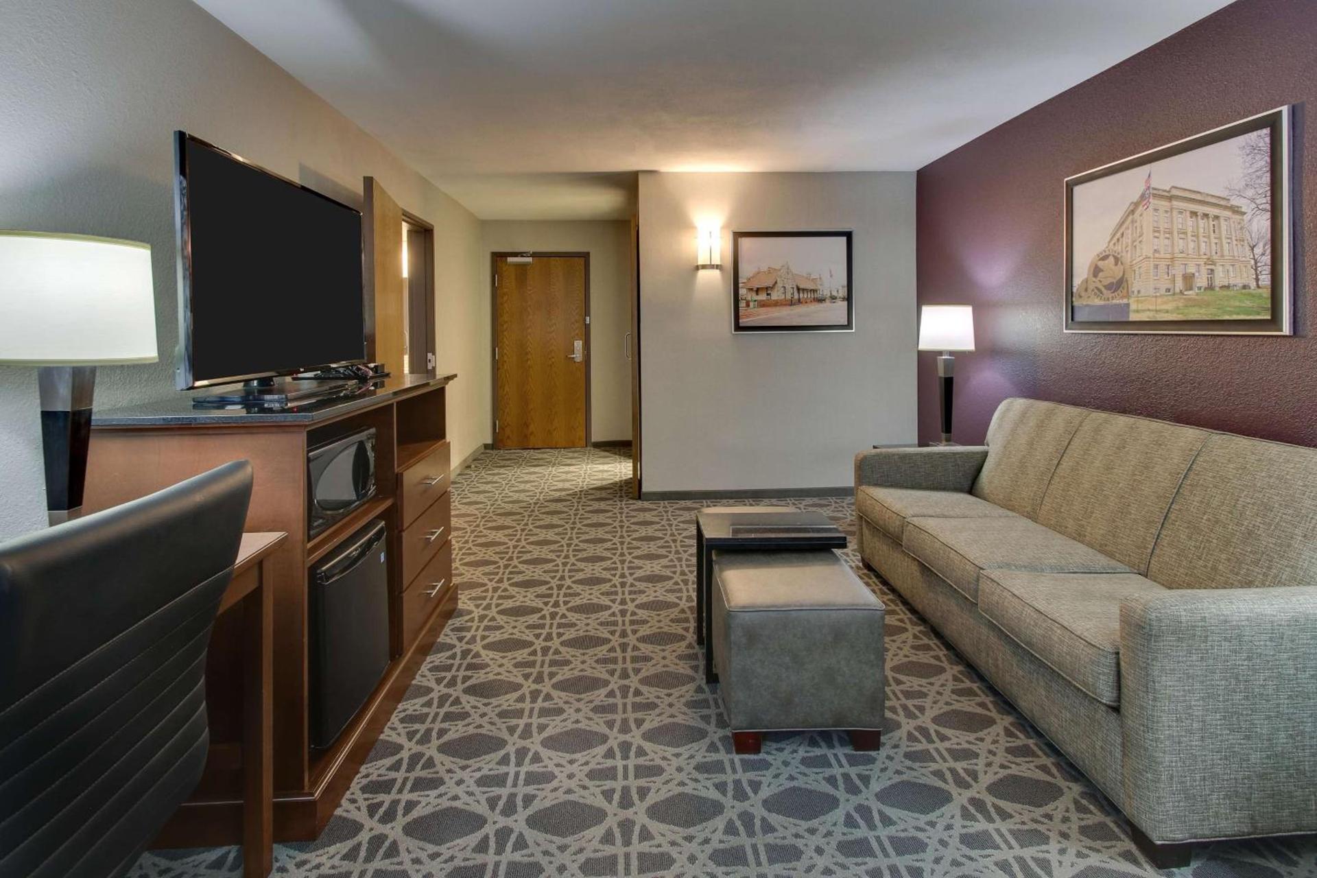 Drury Inn & Suites Poplar Bluff photo 25
