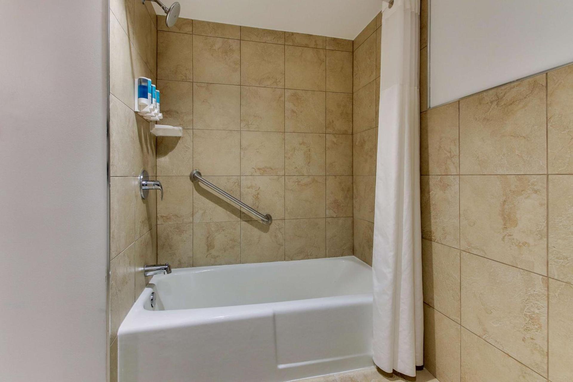 Drury Inn & Suites Poplar Bluff photo 33